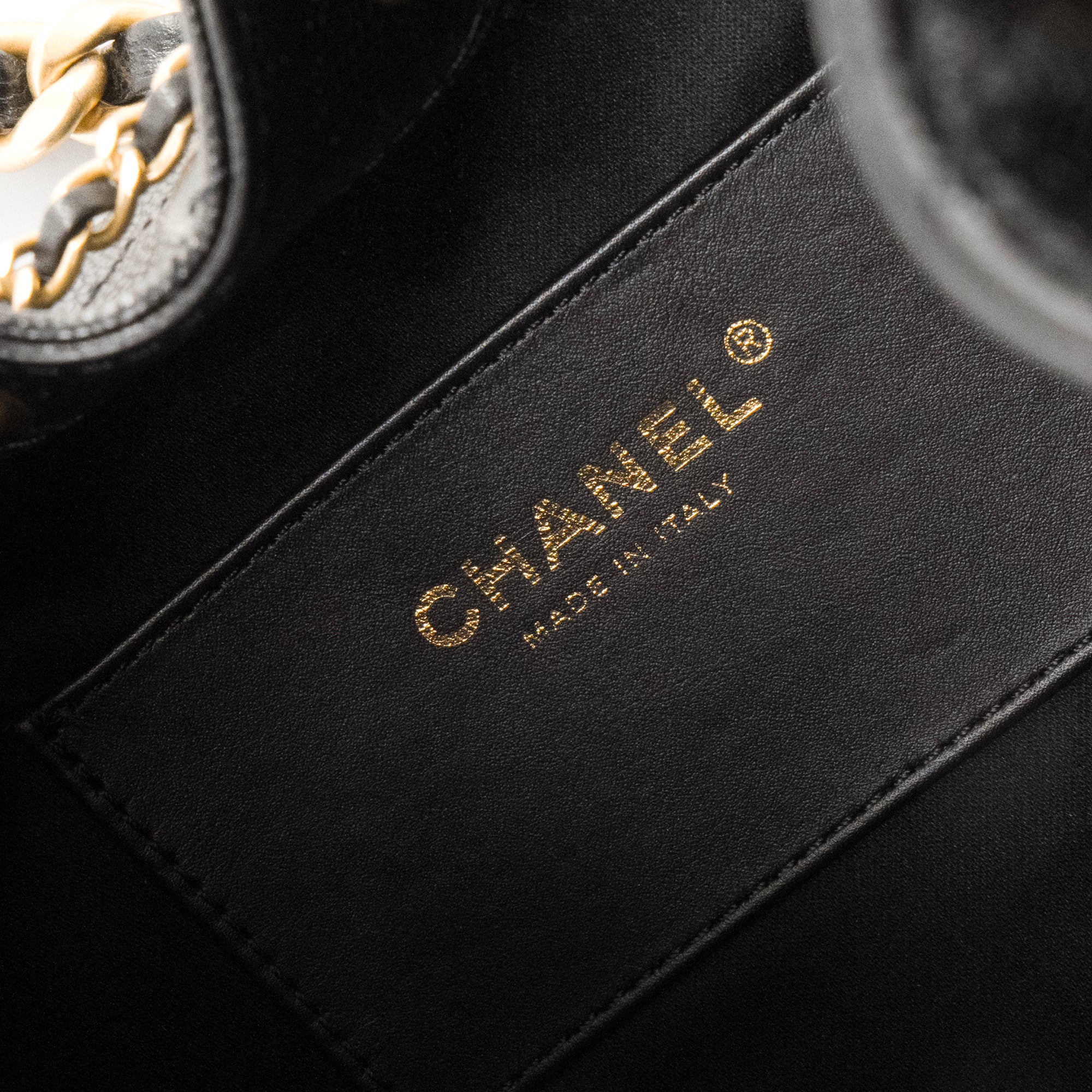 CHANEL - Sac à épaule Chanel 25 small en cuir caviar noir