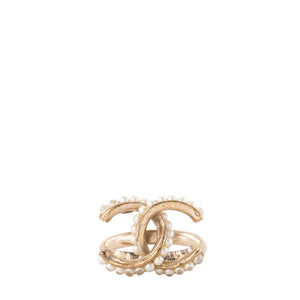 CHANEL - Bague Chanel en métal doré et perles (T49)