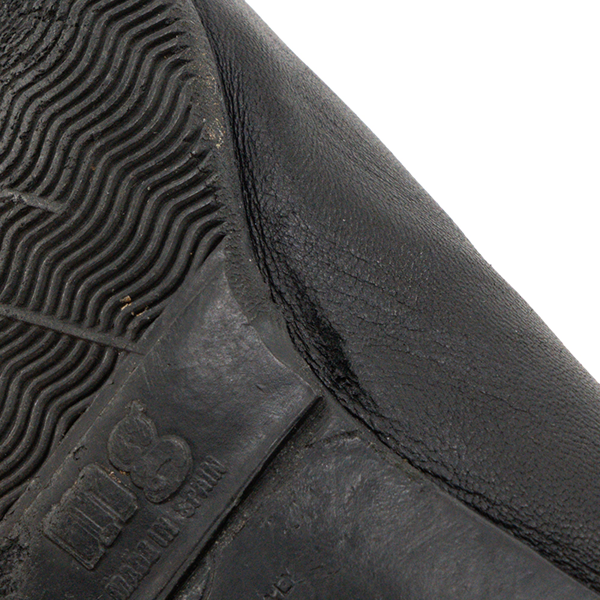 CHANEL - Ballerines Chanel en cuir lisse et cuir verni noir (T35,5)