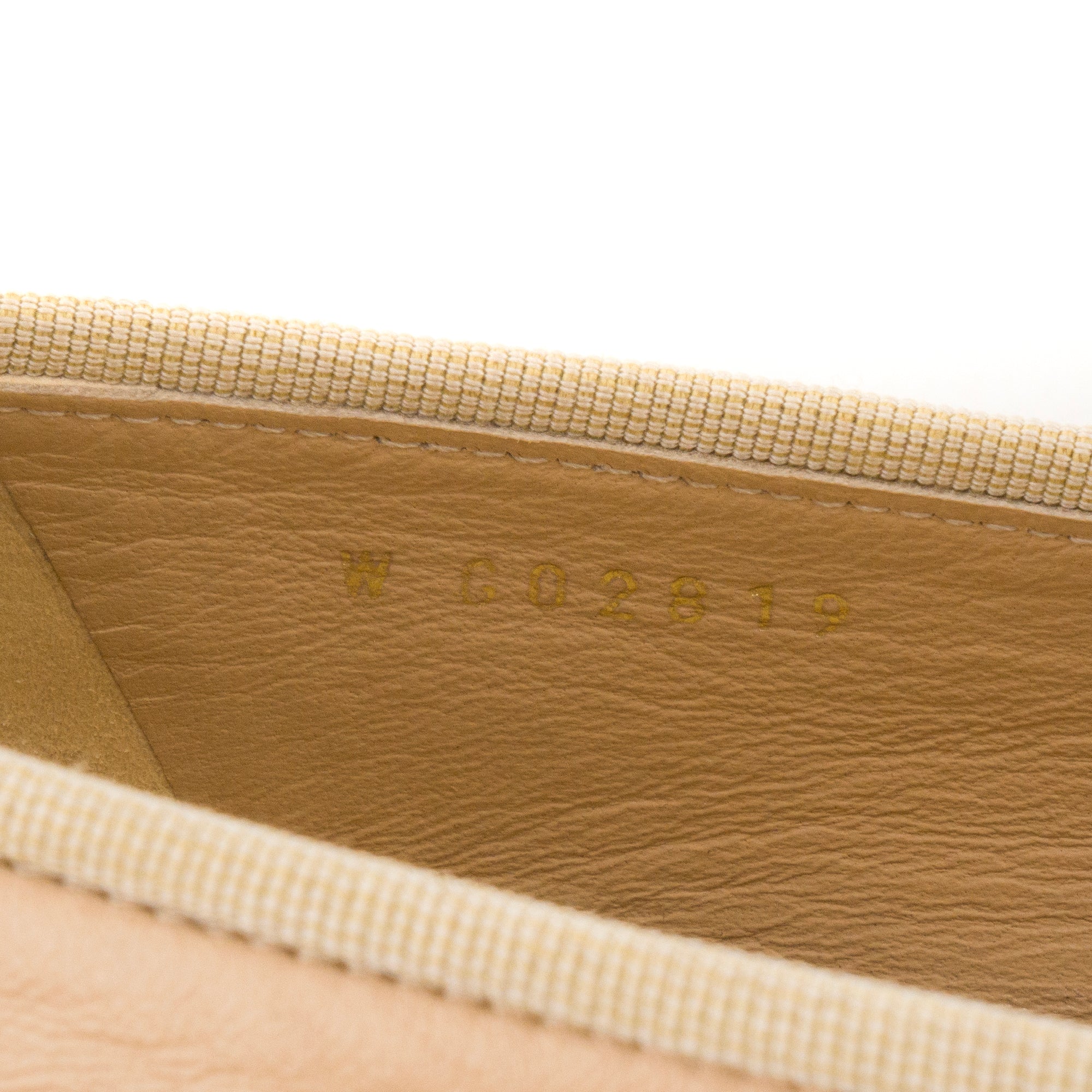 CHANEL - Ballerines Cambon Chanel en cuir lisse beige et noir (T41)