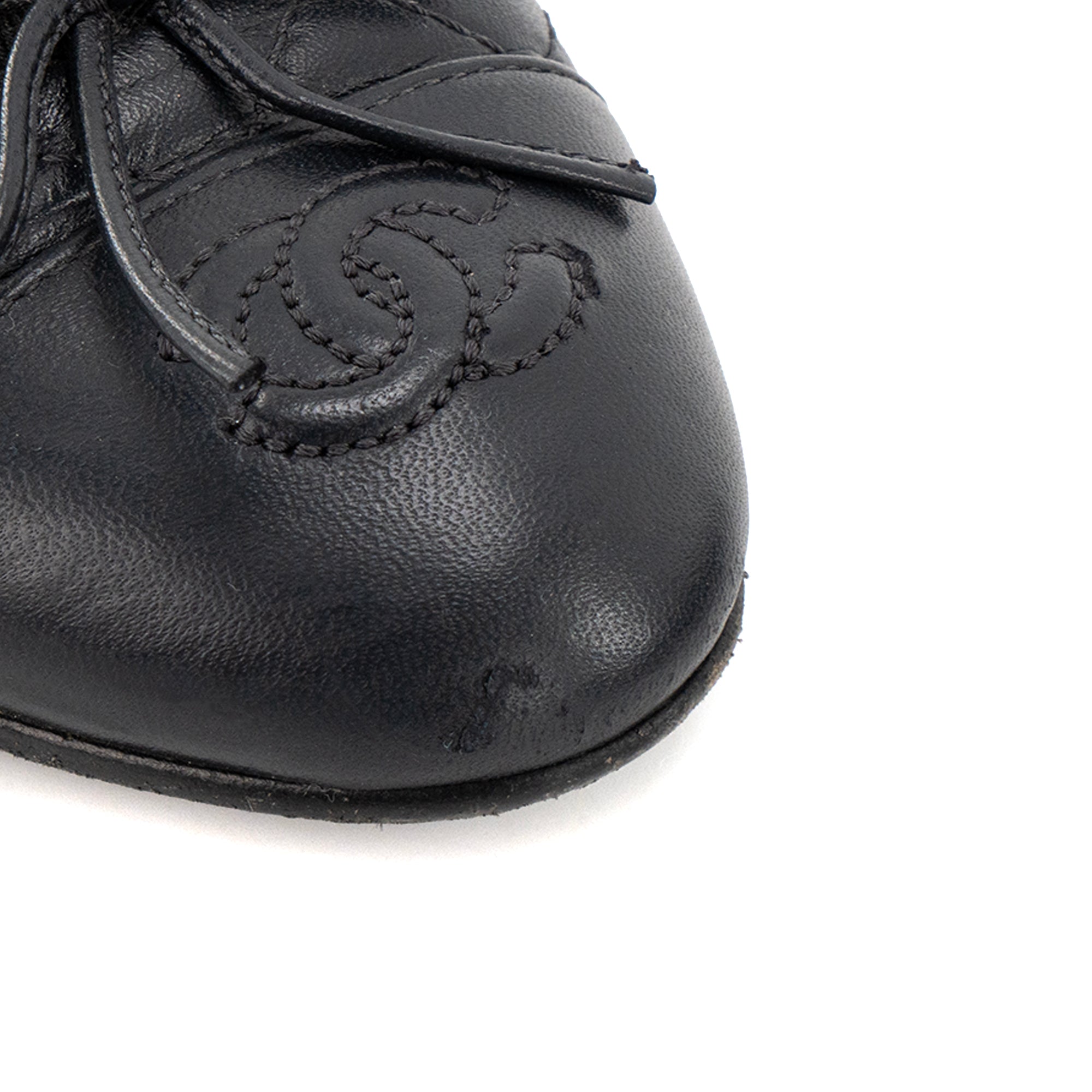 CHANEL - Ballerines Chanel en cuir bleu marine (T36)