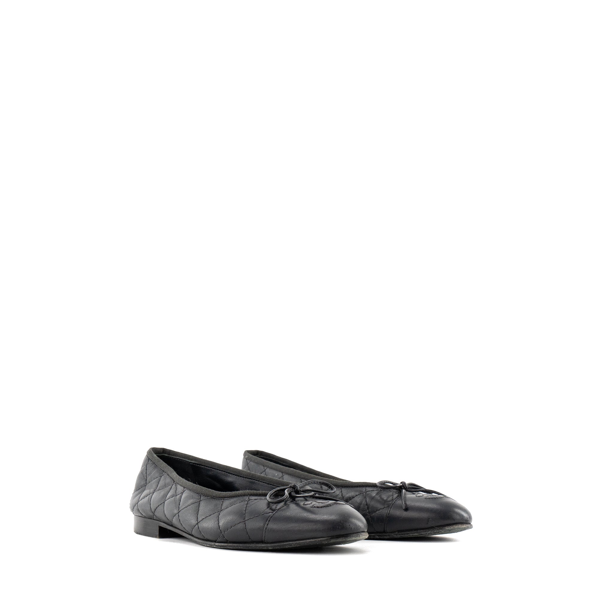 CHANEL - Ballerines Chanel en cuir bleu marine (T36)