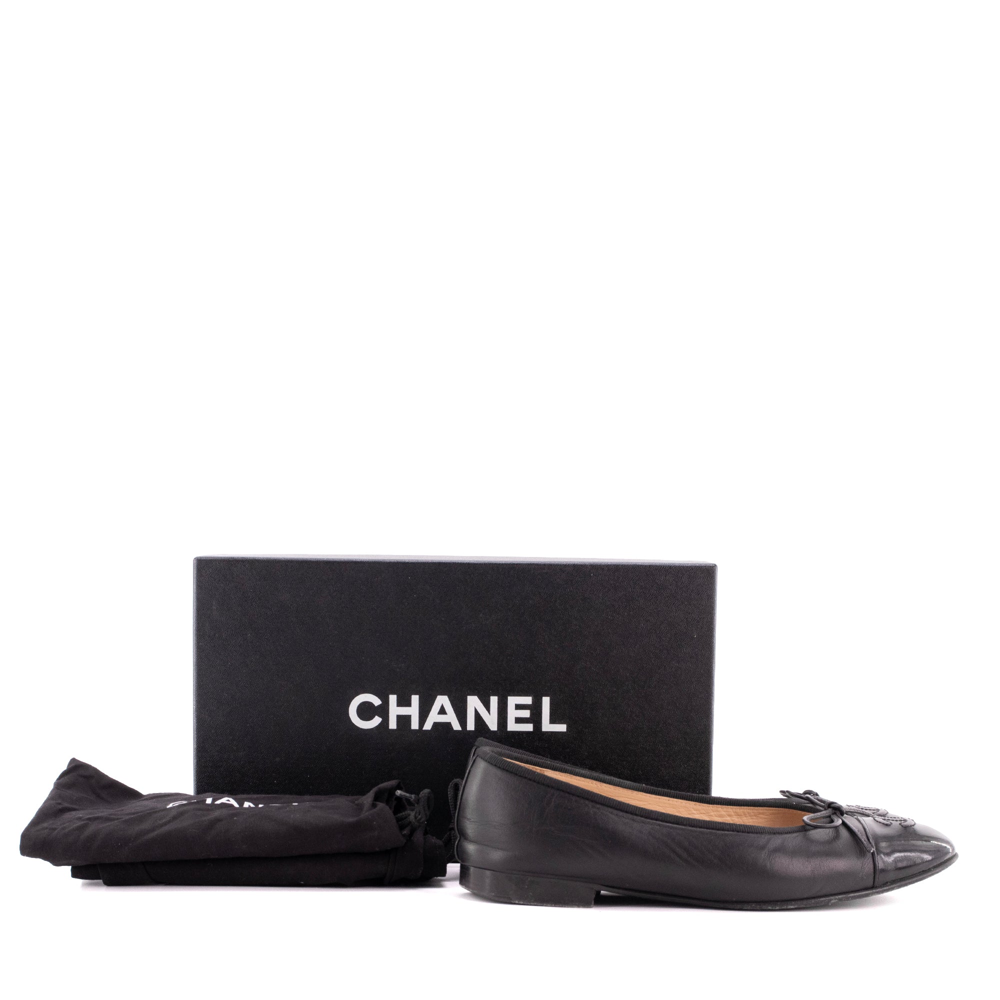 CHANEL - Ballerines Chanel en cuir noir (T36.5)