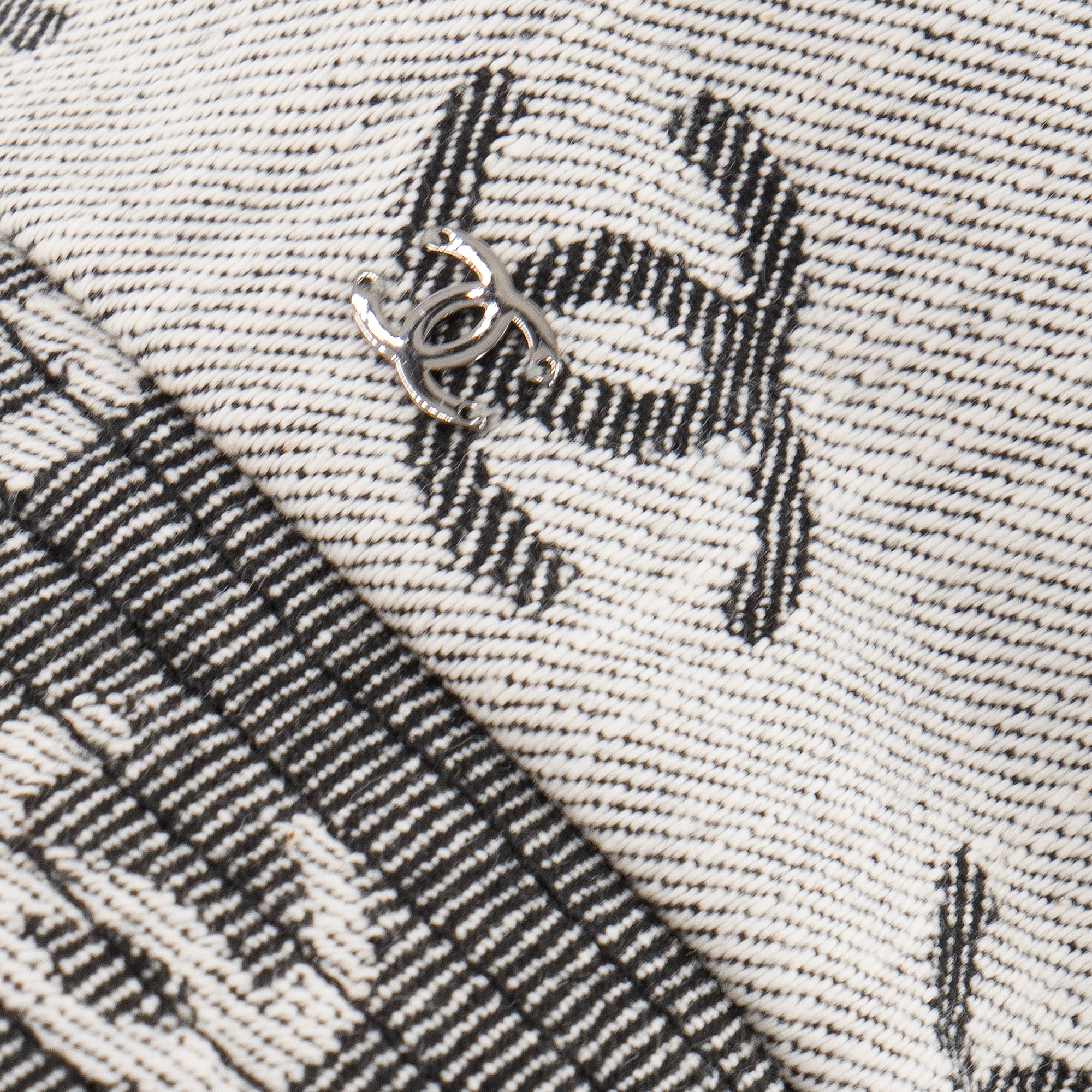 CHANEL - Bob Chanel en denim gris (M)