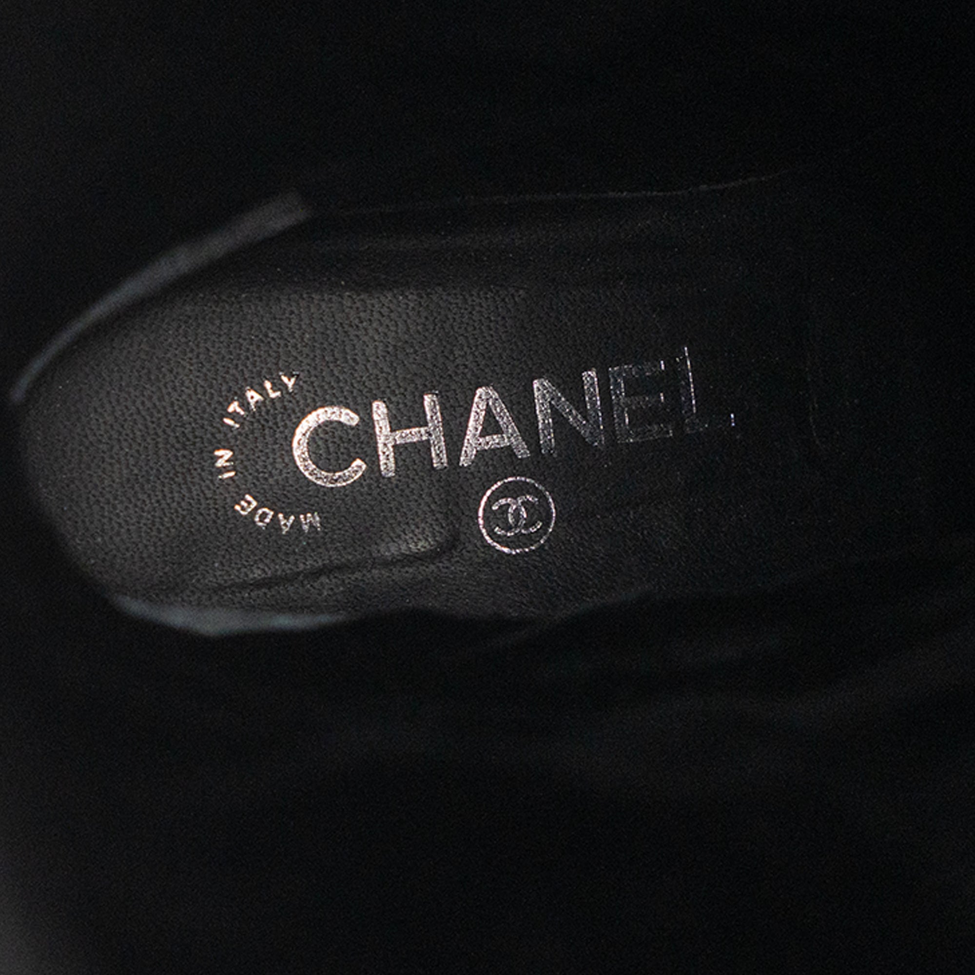 CHANEL - Bottes cavalière Chanel en cuir lisse noir (T38)