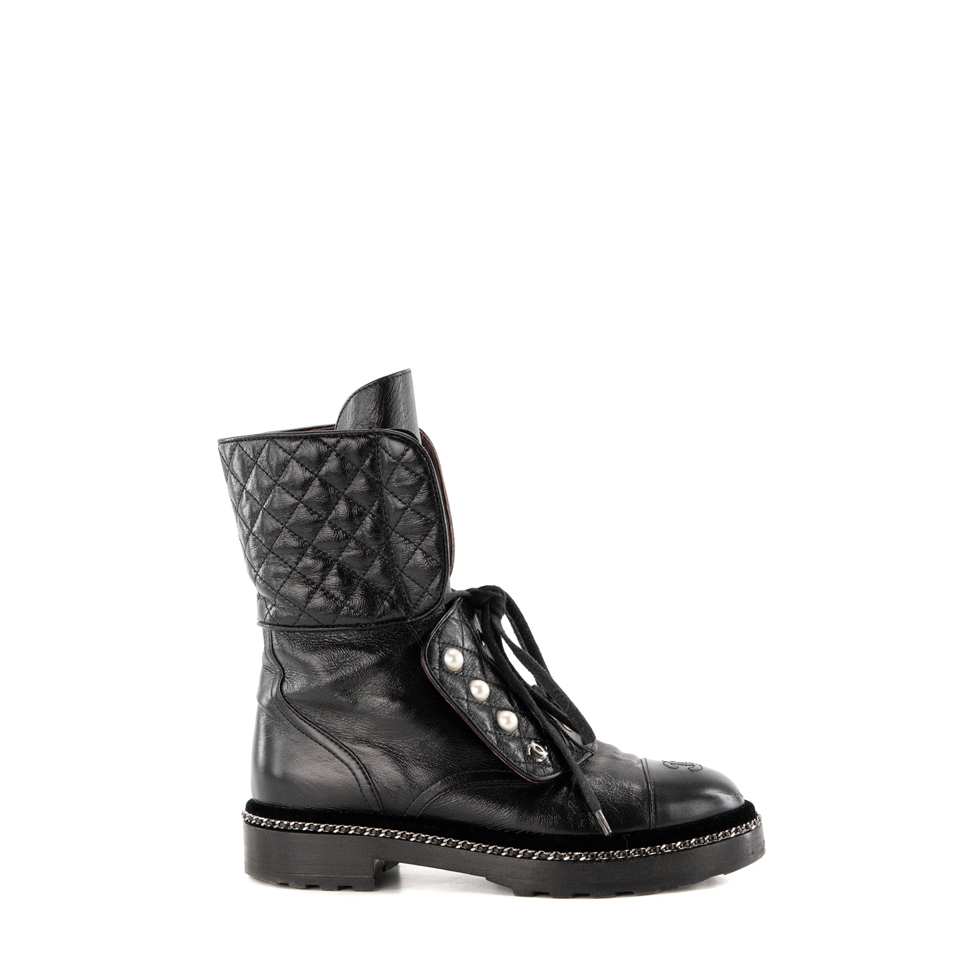 CHANEL - Boots motardes Chanel en cuir noir (T38)