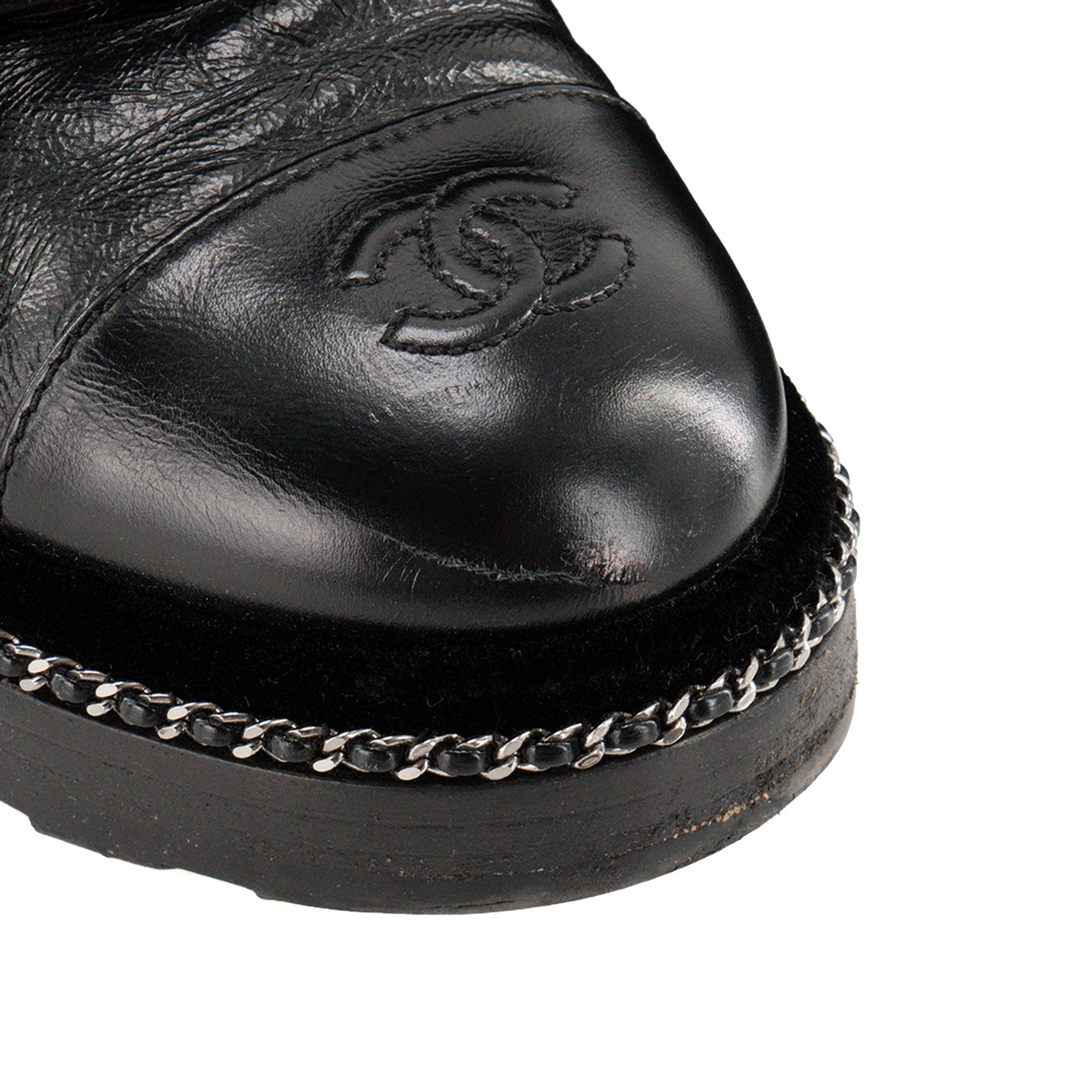 CHANEL - Boots motardes Chanel en cuir noir (T38)