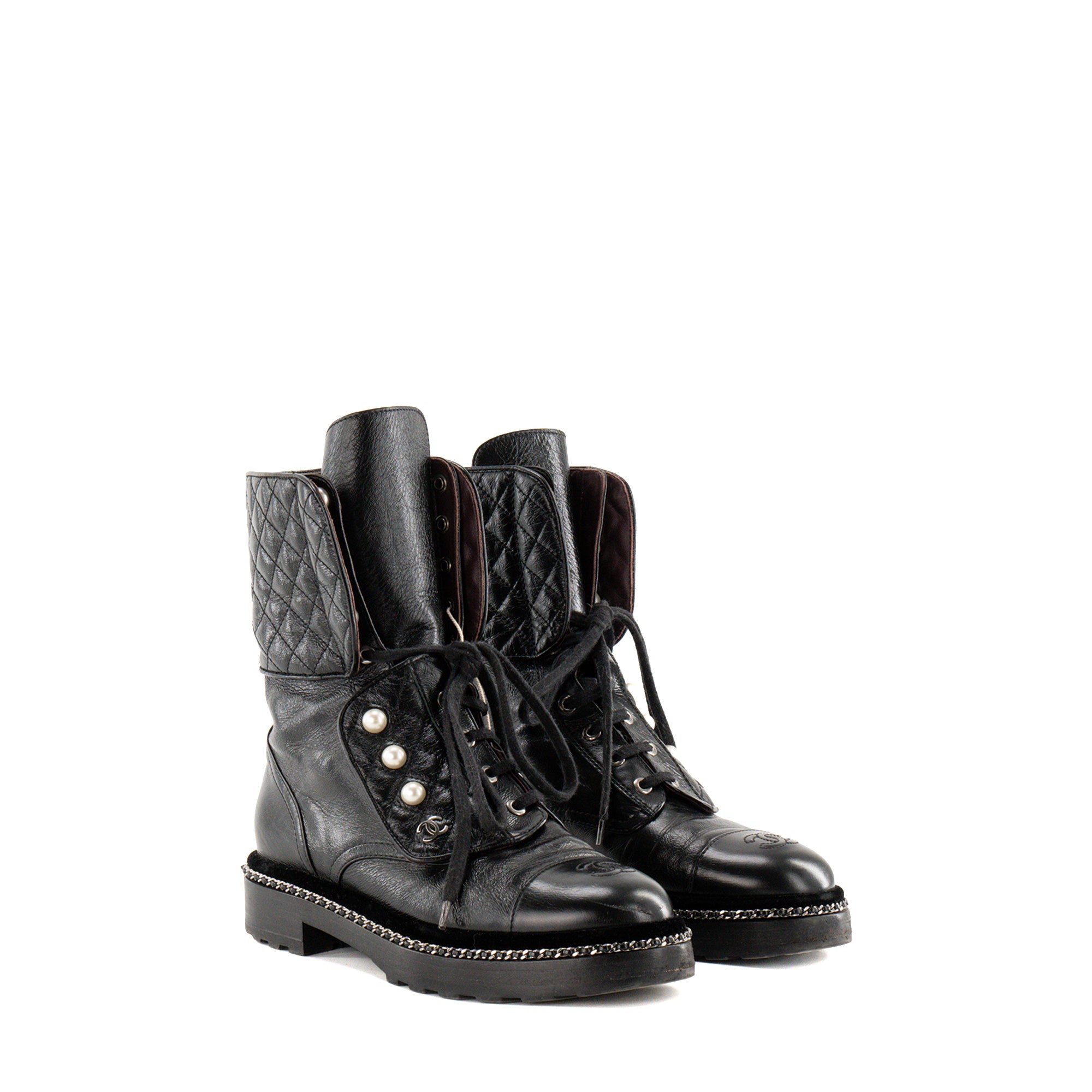 CHANEL - Boots motardes Chanel en cuir noir (T38)