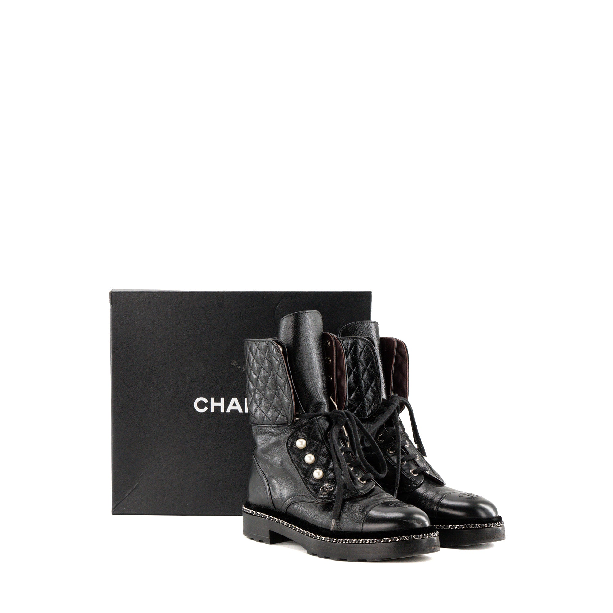 CHANEL - Boots motardes Chanel en cuir noir (T38)