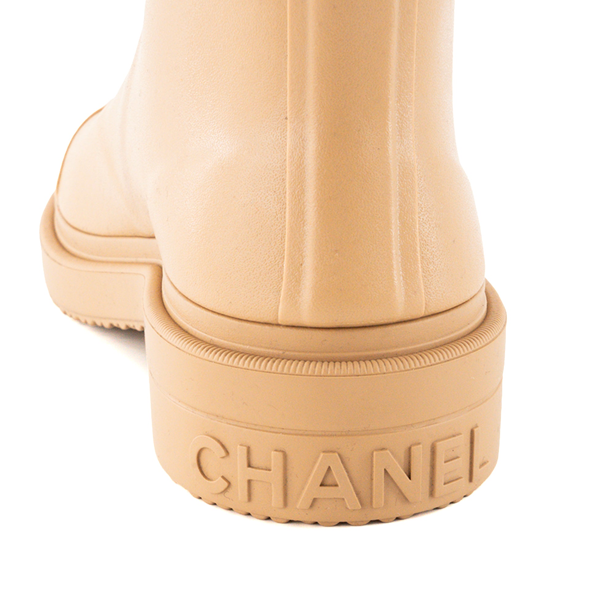 CHANEL - Bottes de pluie Chanel en caoutchouc beige (T36)