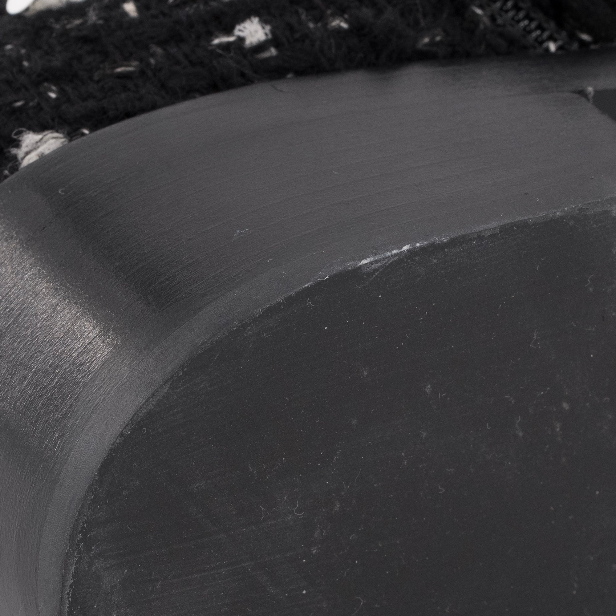 CHANEL - Bottines Chanel en tweed noir et sequins (T38)