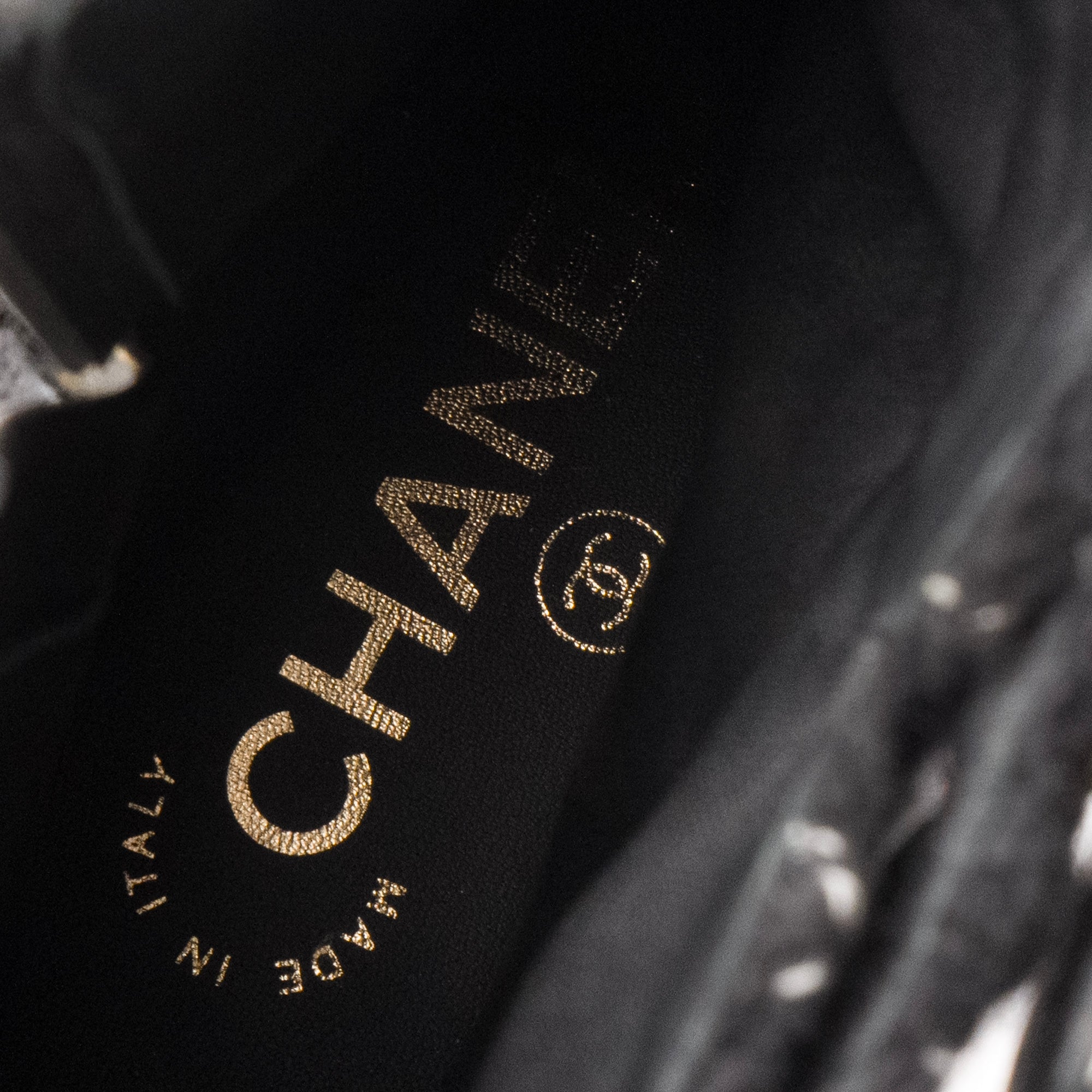 CHANEL - Bottines Chanel en tweed noir et sequins (T38)