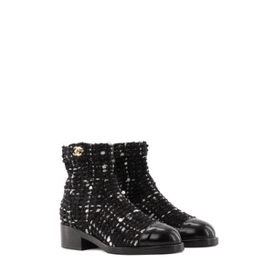 CHANEL - Bottines Chanel en tweed noir et sequins (T38)