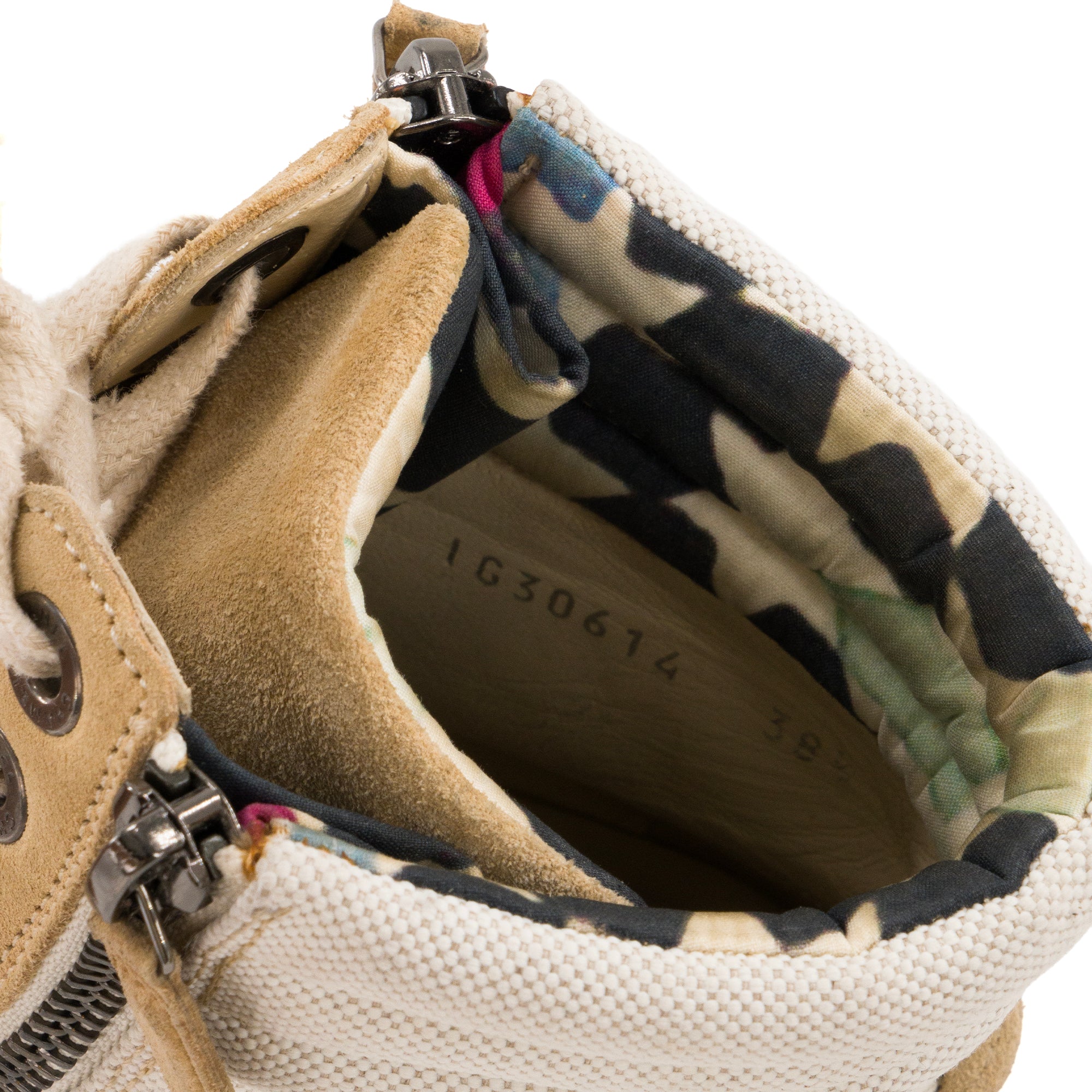 CHANEL - Bottines Interlocking CC Chanel en daim et toile beige (T38,5)