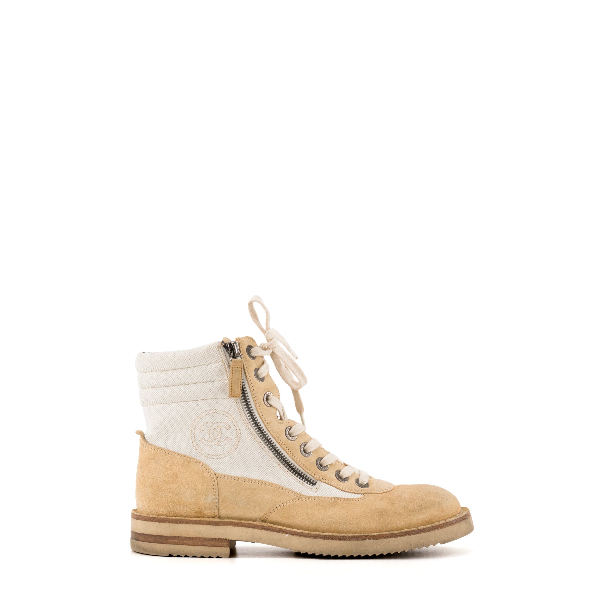 CHANEL - Bottines Interlocking CC Chanel en daim et toile beige (T38,5)