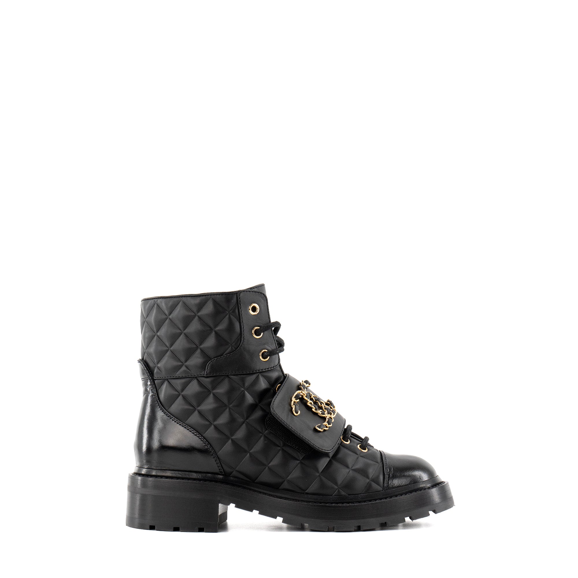 CHANEL - Bottines 19 Chanel en cuir matelassé noir (T37,5)
