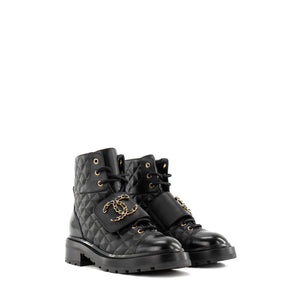 CHANEL - Bottines 19 Chanel en cuir matelassé noir (T37,5)