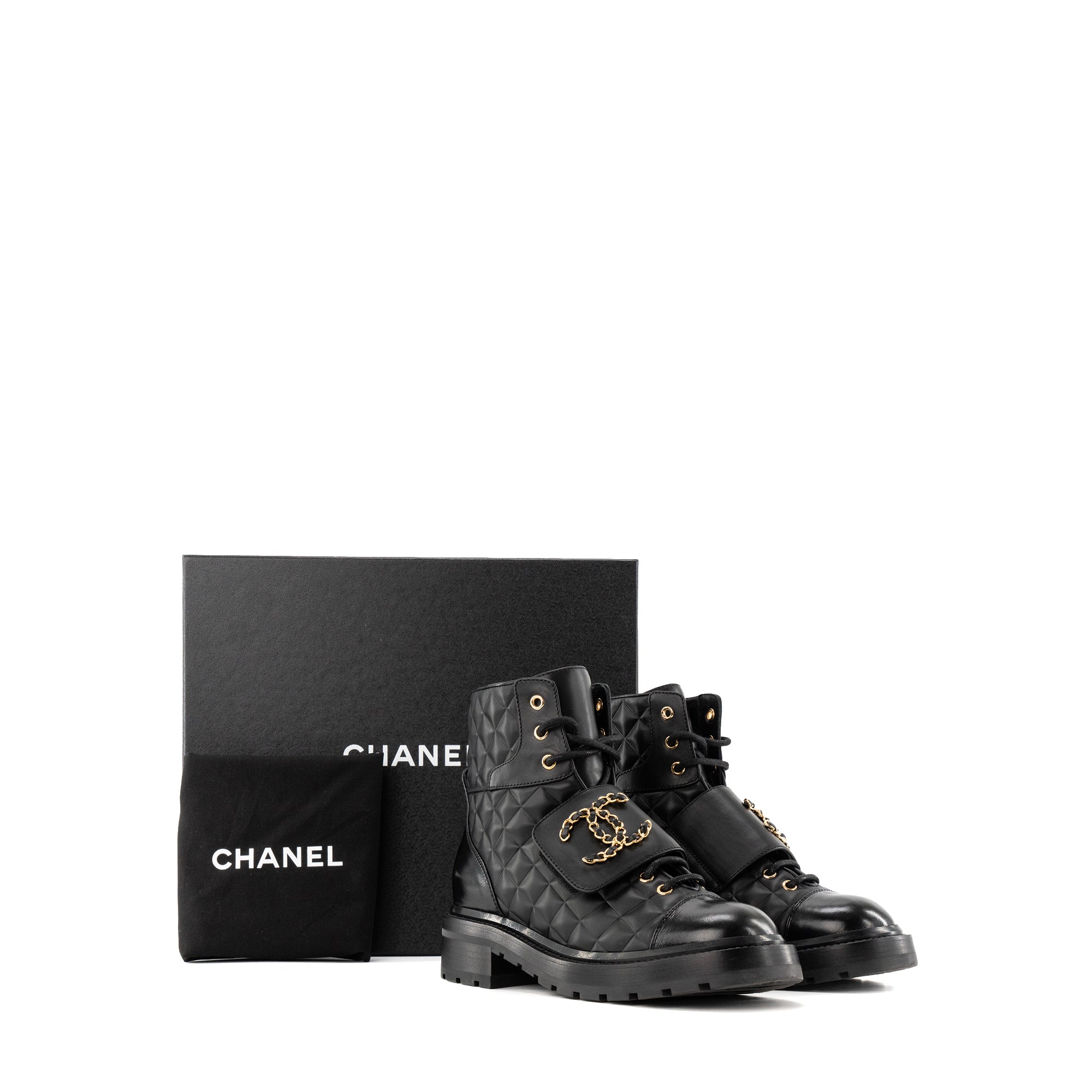 CHANEL - Bottines 19 Chanel en cuir matelassé noir (T37,5)