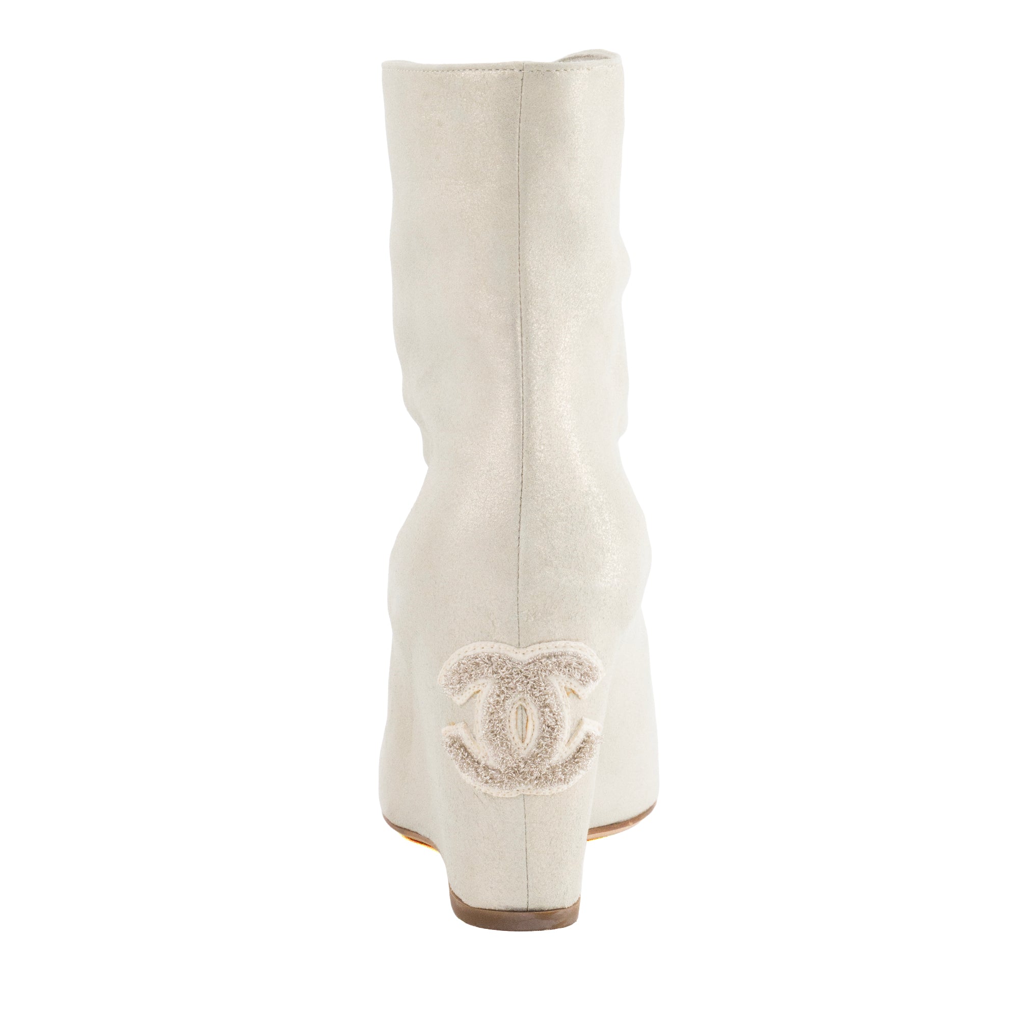 CHANEL - Bottines Open Toe Chanel à talon en daim irisé argenté (T38,5)
