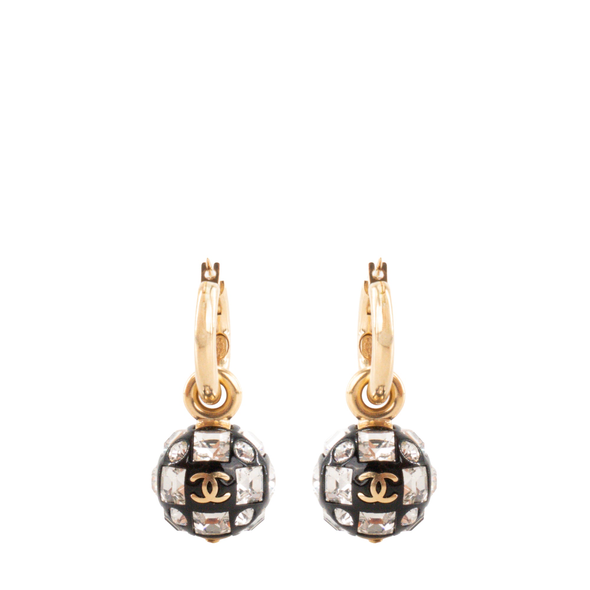 CHANEL - Boucles d’oreilles pendantes Chanel en strass et métal doré