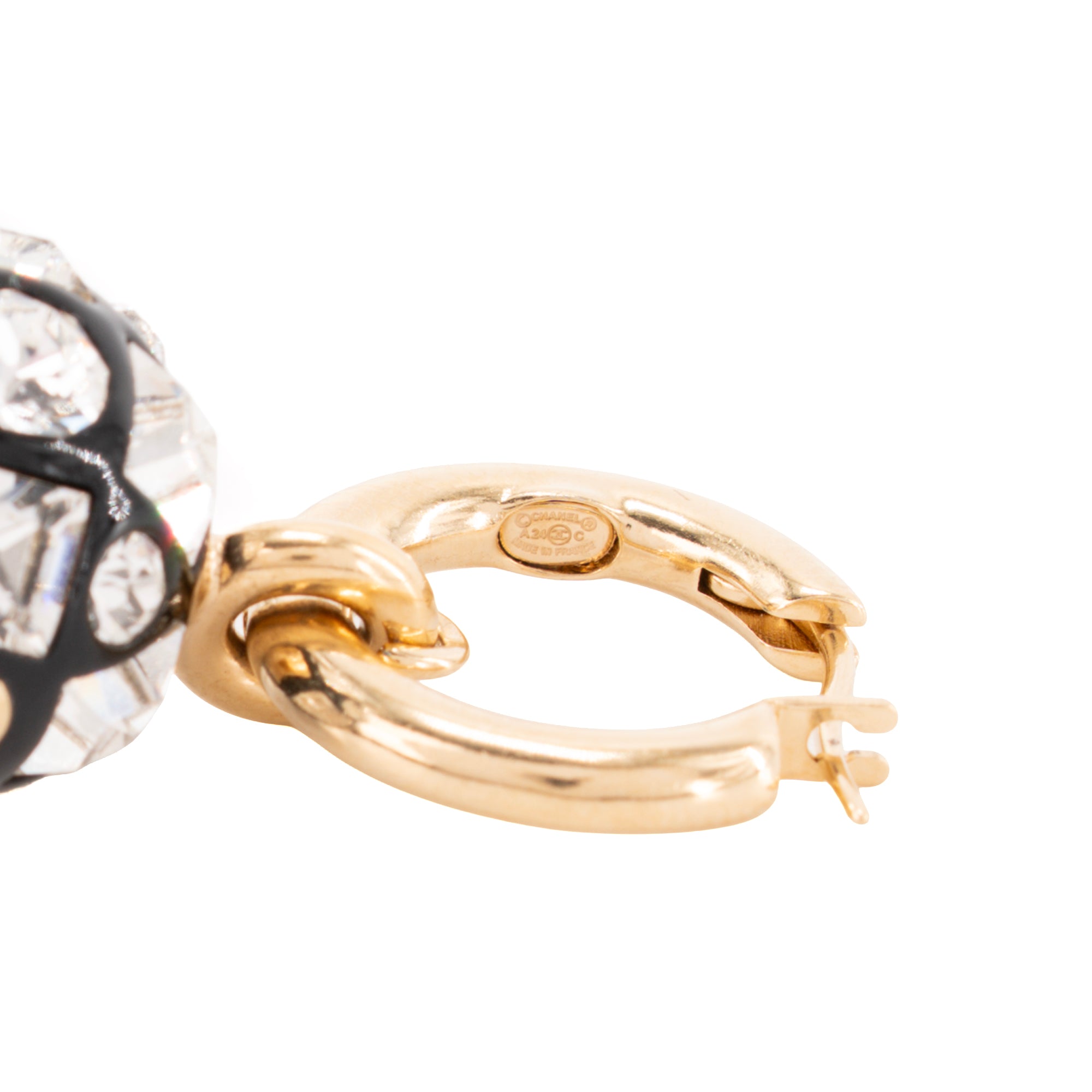 CHANEL - Boucles d’oreilles pendantes Chanel en strass et métal doré