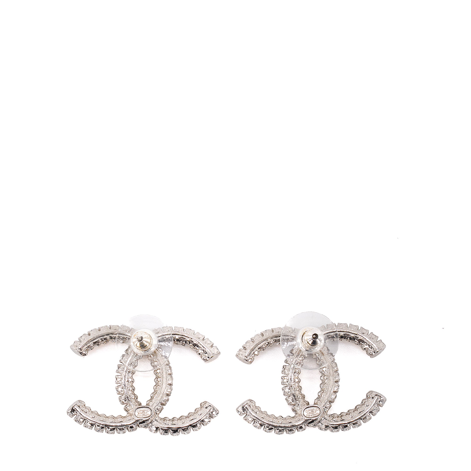 CHANEL - Boucles d'oreilles CC Chanel en métal argenté