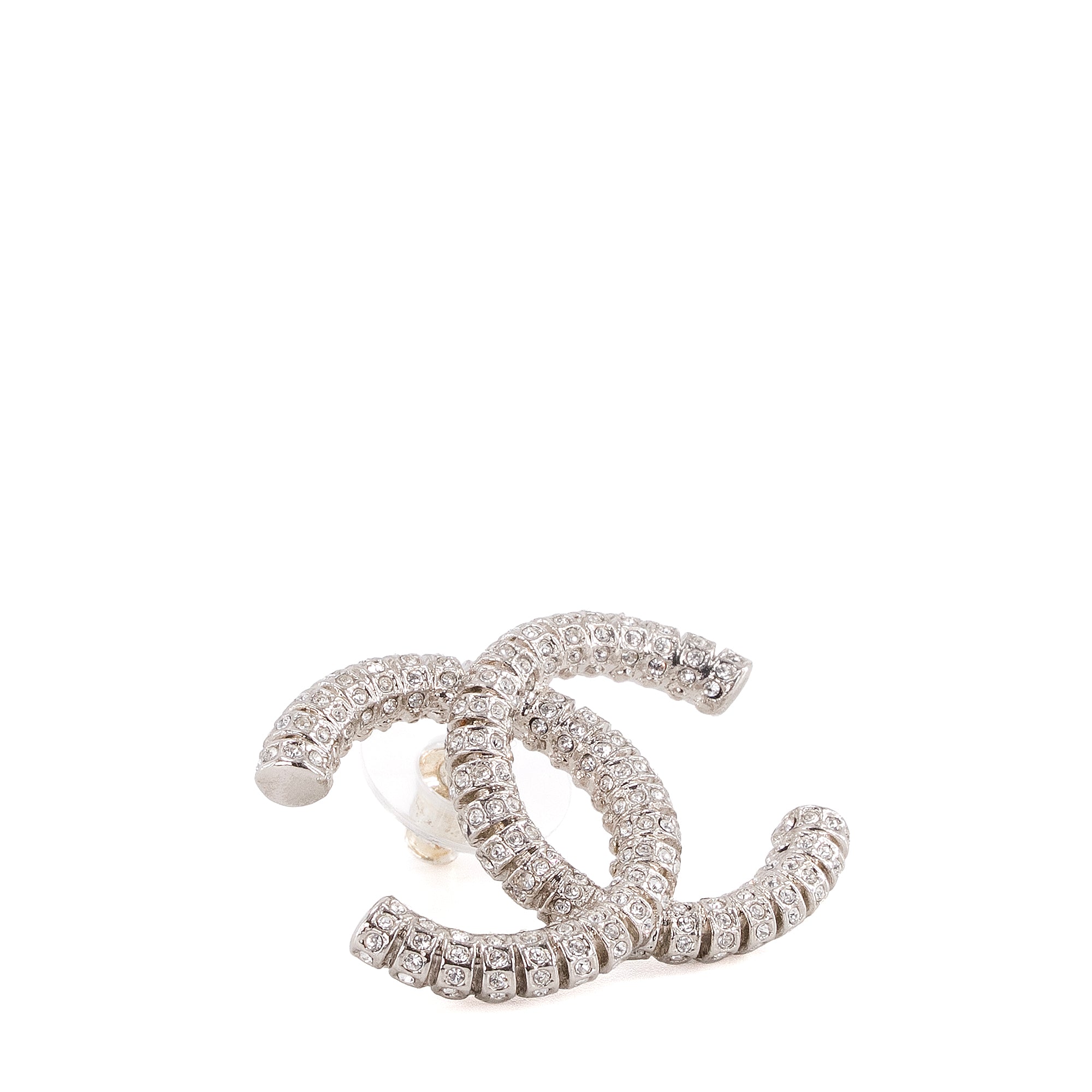 CHANEL - Boucles d'oreilles CC Chanel en métal argenté