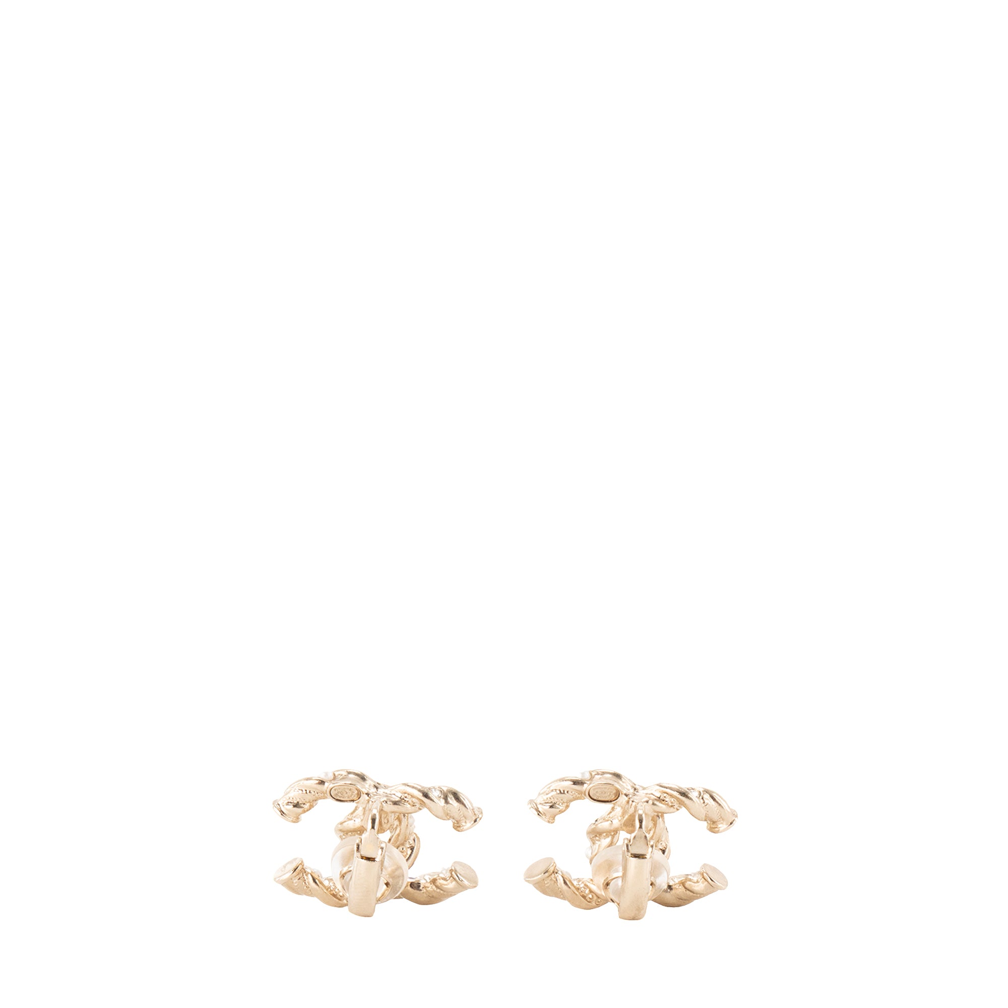 CHANEL - Boucles d'oreilles CC Chanel en métal doré avec strass et perles