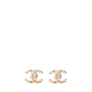 CHANEL - Boucles d'oreilles CC Chanel en métal doré avec strass et perles