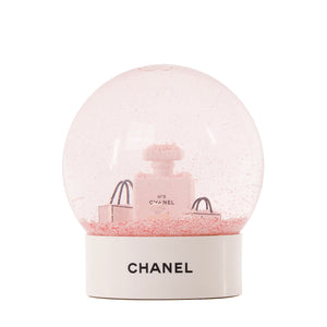 CHANEL - Boule à neige Parfum N°5 Chanel en verre et métal blanc