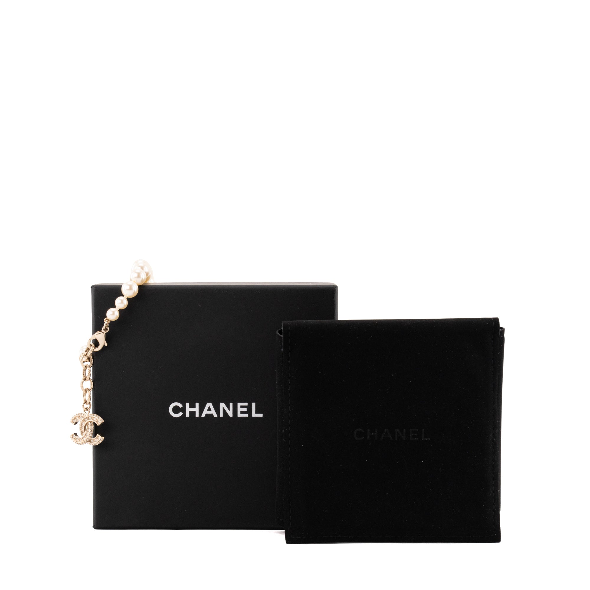 CHANEL - Bracelet Chanel en perles et strass