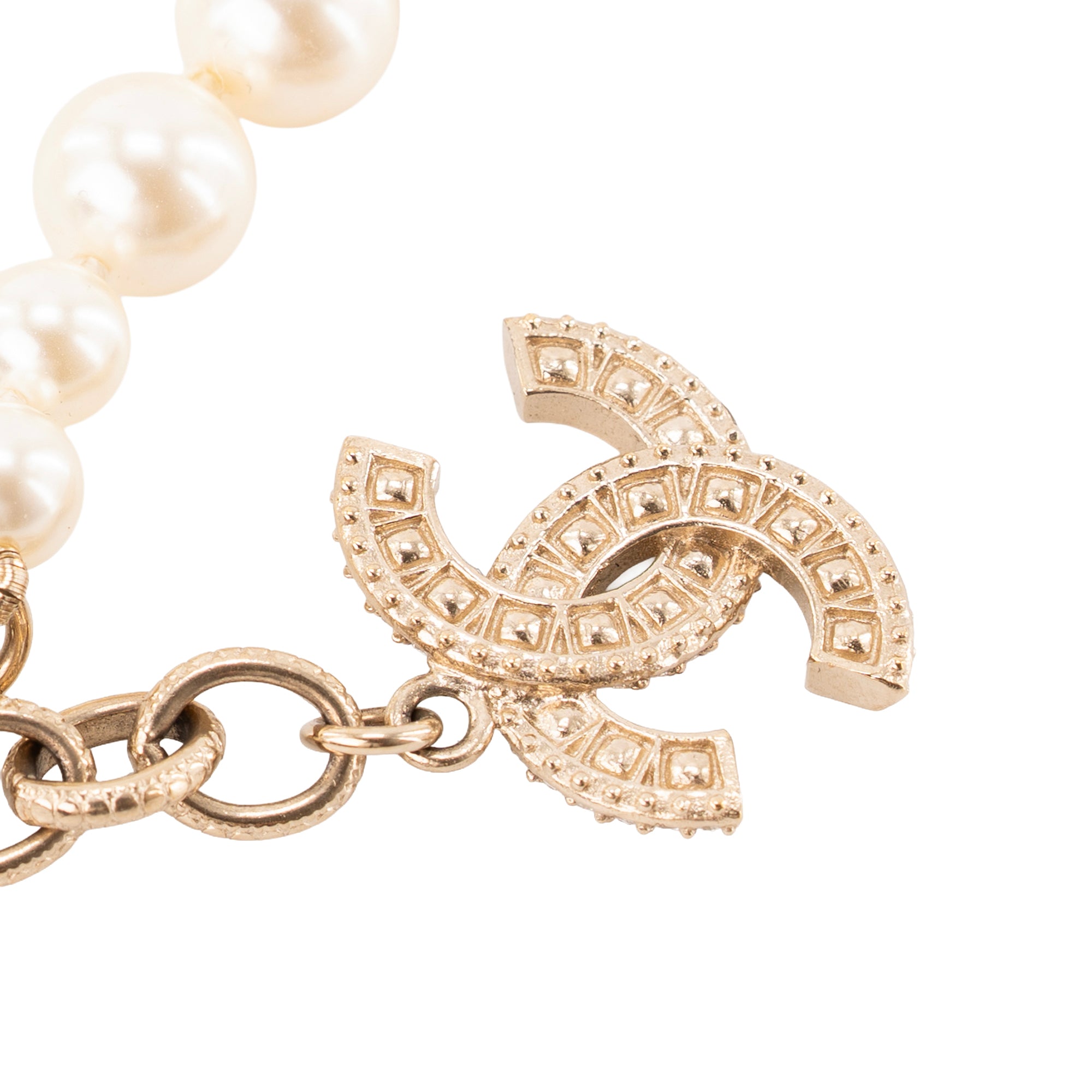 CHANEL - Bracelet Chanel en perles et strass