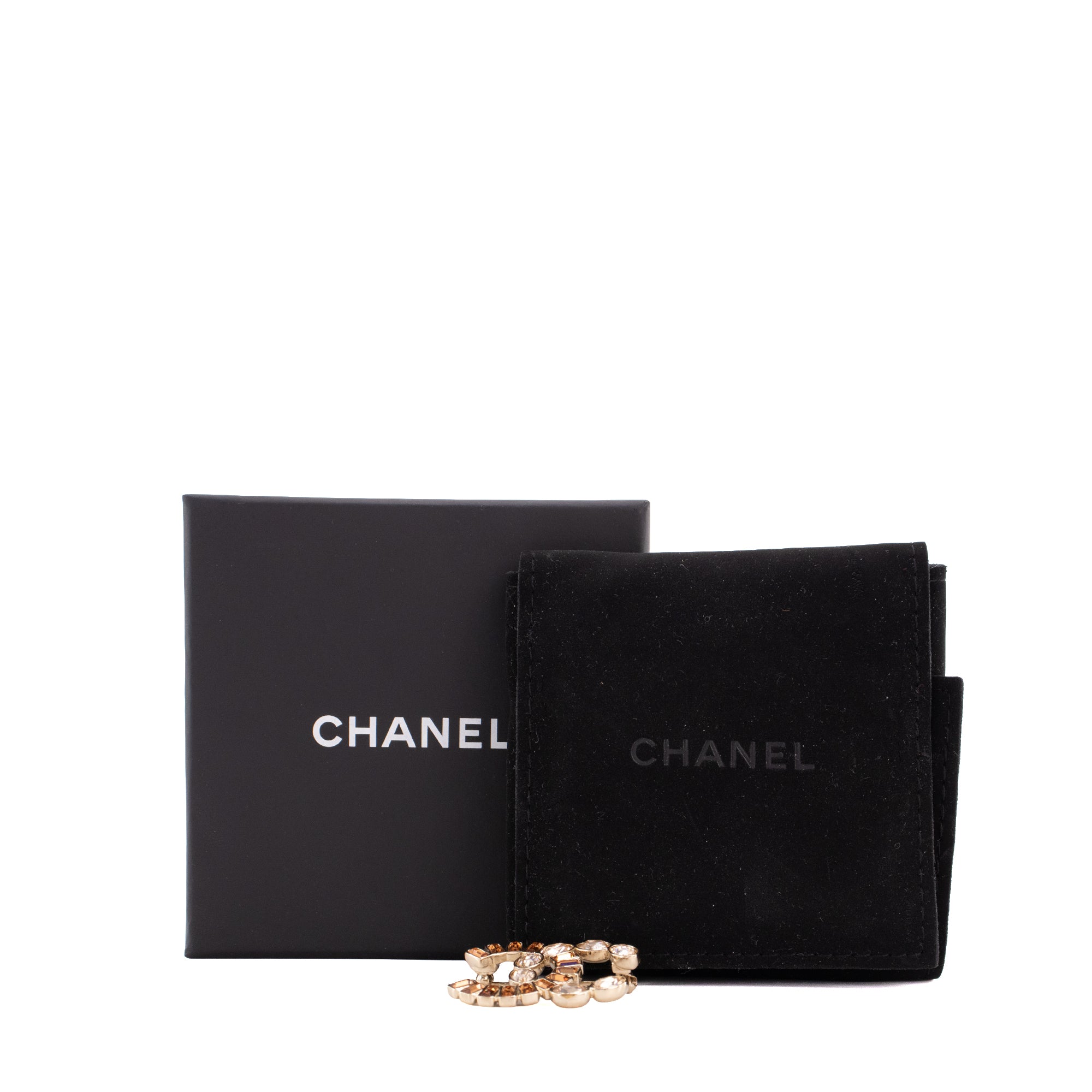 CHANEL - Broche CC Chanel en métal champagne ornée de pierres