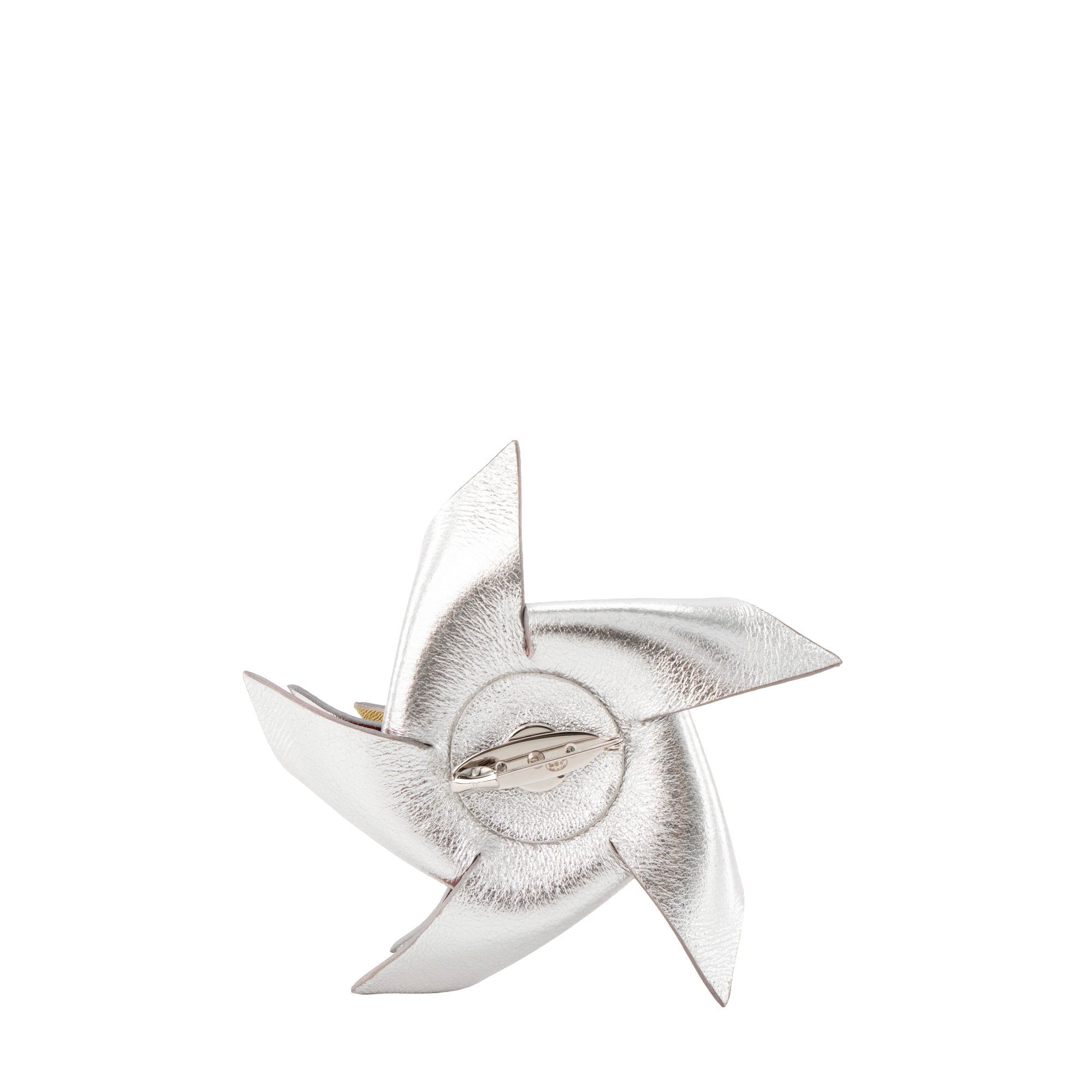 CHANEL - Broche Moulin Chanel en cuir bordeaux et argenté