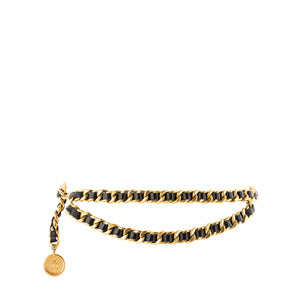 CHANEL - Ceinture Médaillon Chanel en chaîne dorée et cuir lisse noir vintage