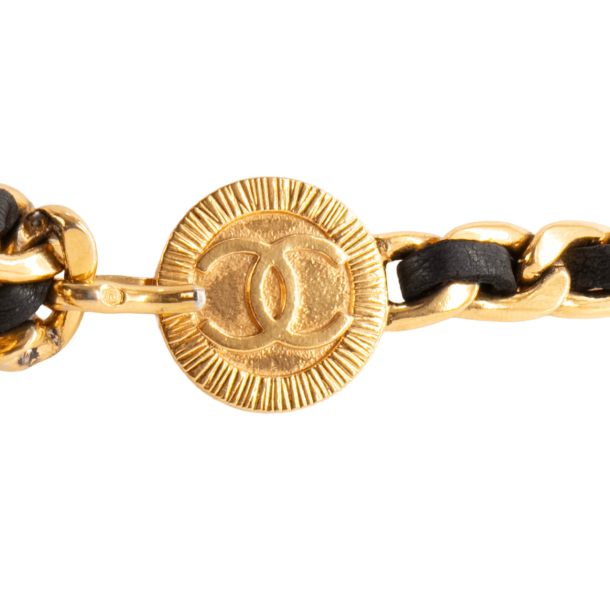 CHANEL - Ceinture Medaillon Chanel en métal doré vintage (T85)