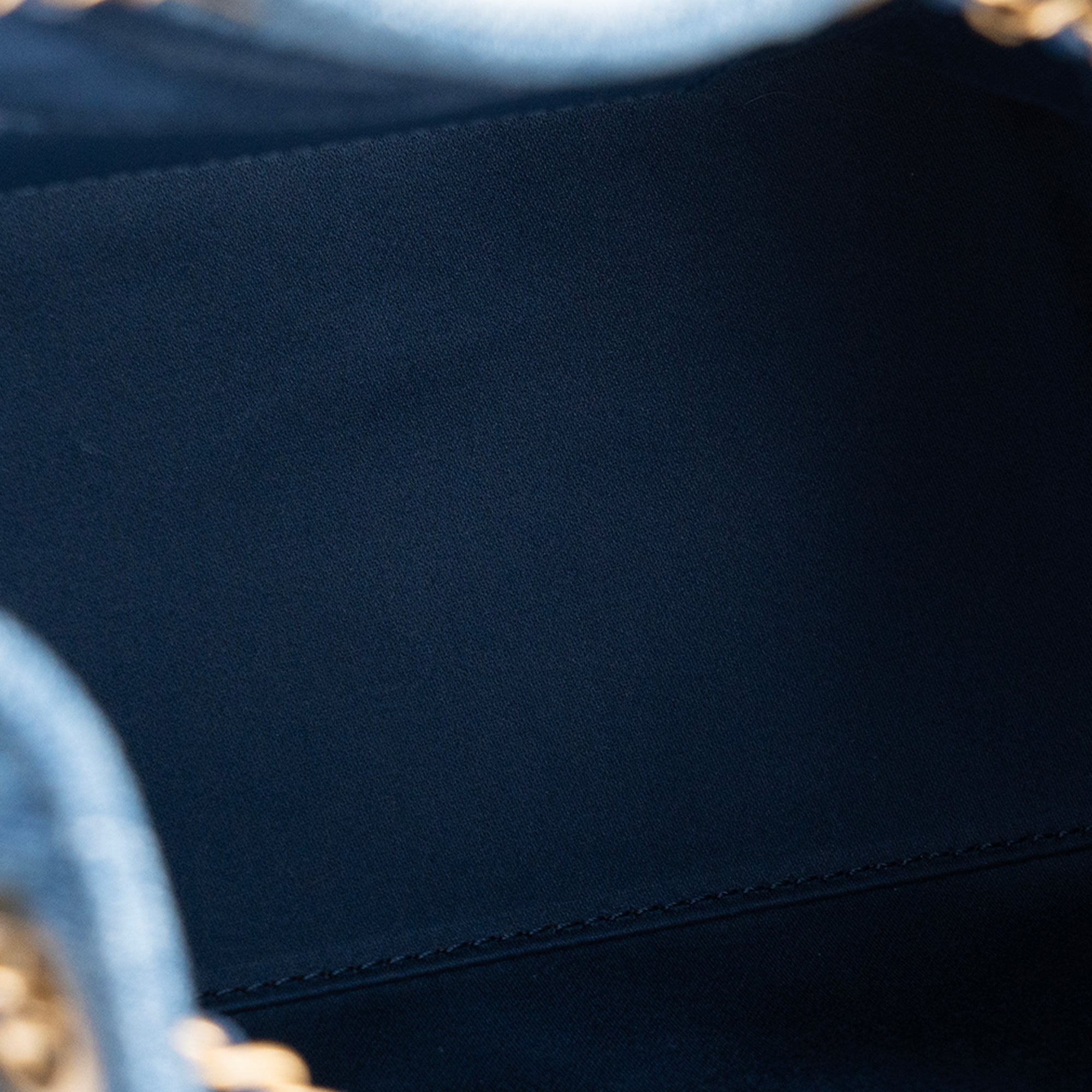 CHANEL - Sac à épaule Chanel 25 small en denim bleu