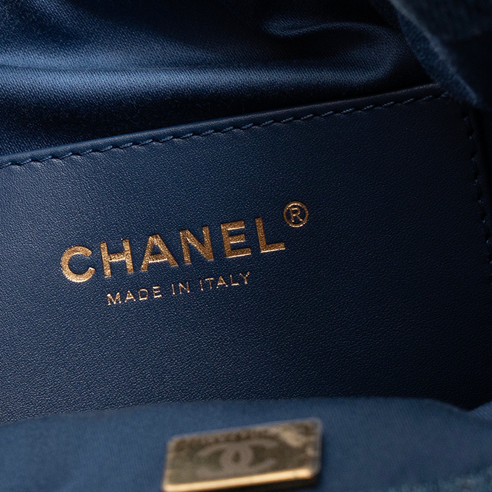 CHANEL - Sac à épaule Chanel 25 small en denim bleu