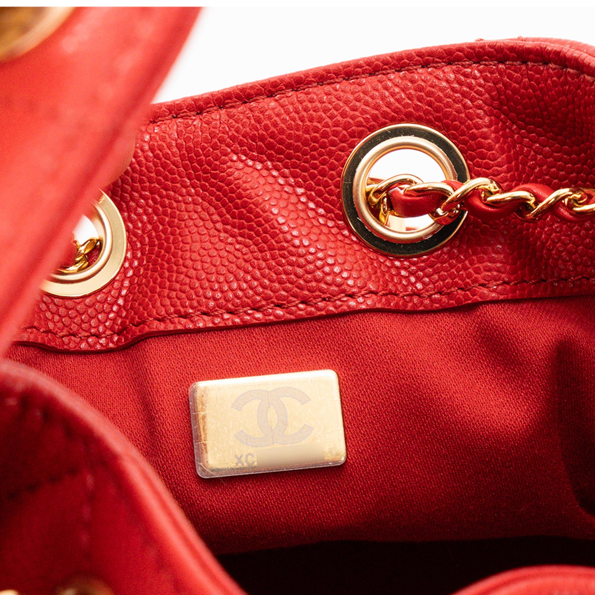 CHANEL - Sac à épaule Chanel 25 mini en cuir caviar rouge