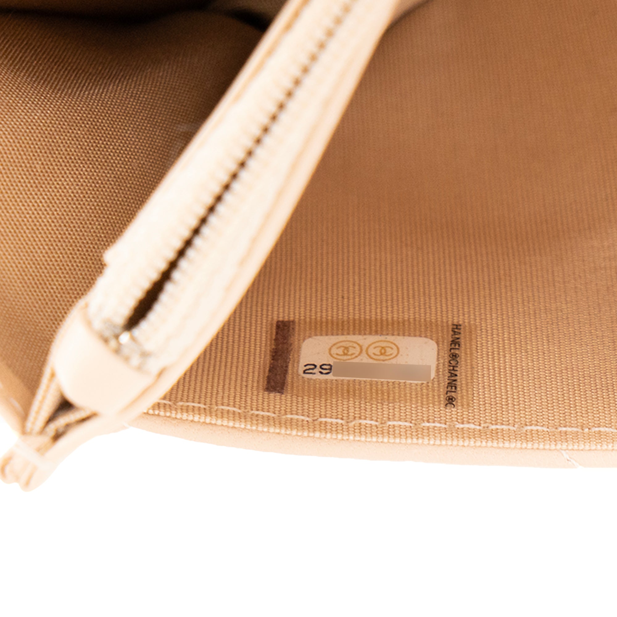 CHANEL - Sac à bandoulière Wallet On Chain 19 Chanel en cuir lisse beige