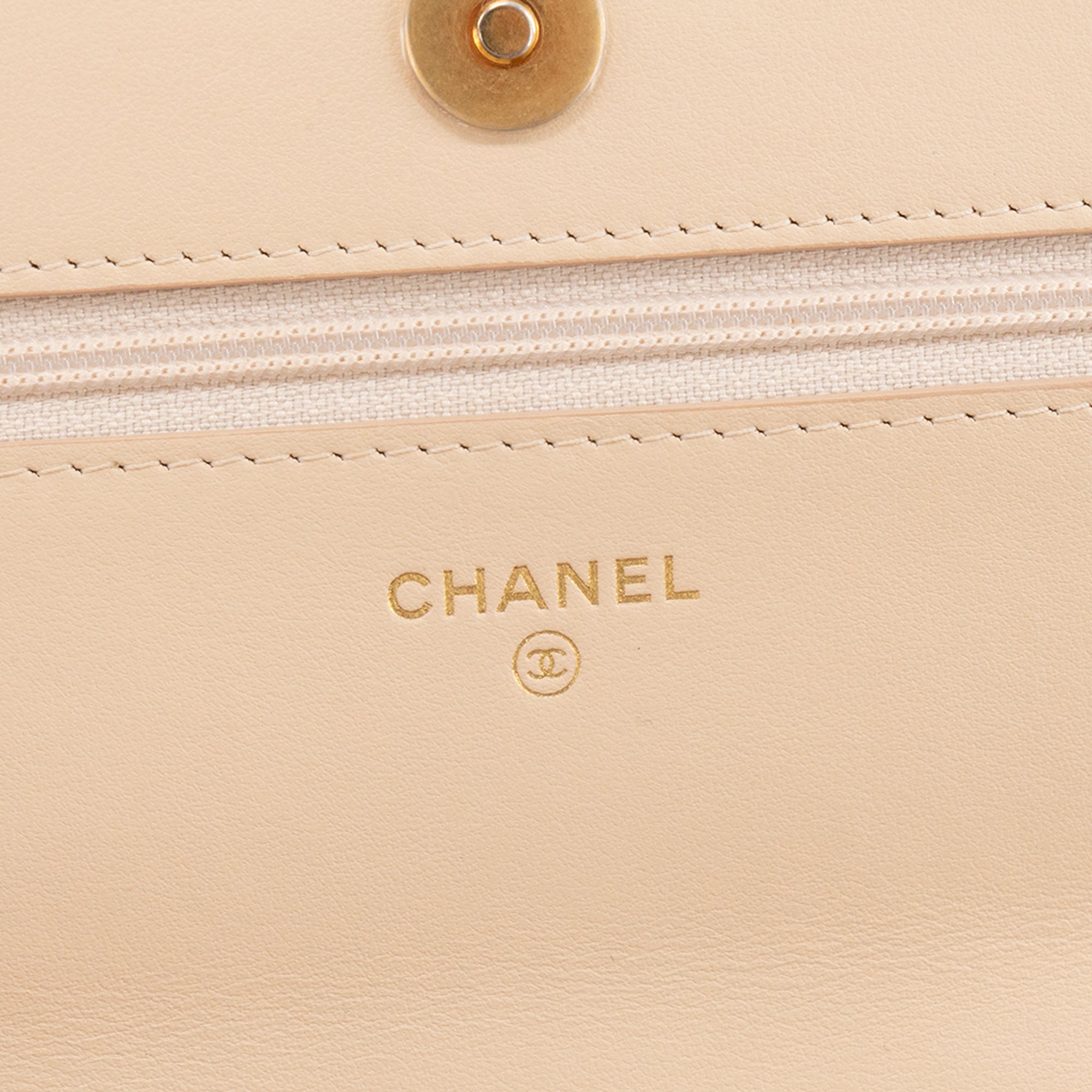 CHANEL - Sac à bandoulière Wallet On Chain 19 Chanel en cuir lisse beige