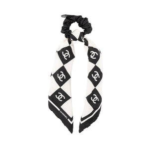 CHANEL - Chouchou Chanel en soie noire et blanche