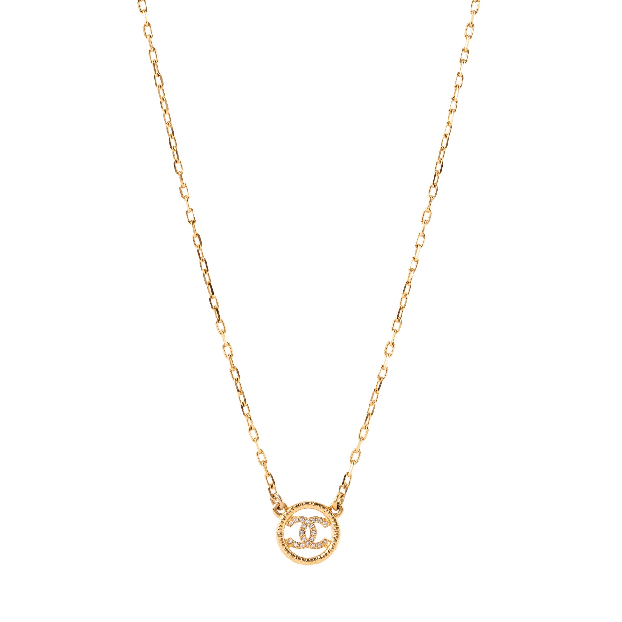 CHANEL - Collier CC Round Chanel en métal doré avec strass