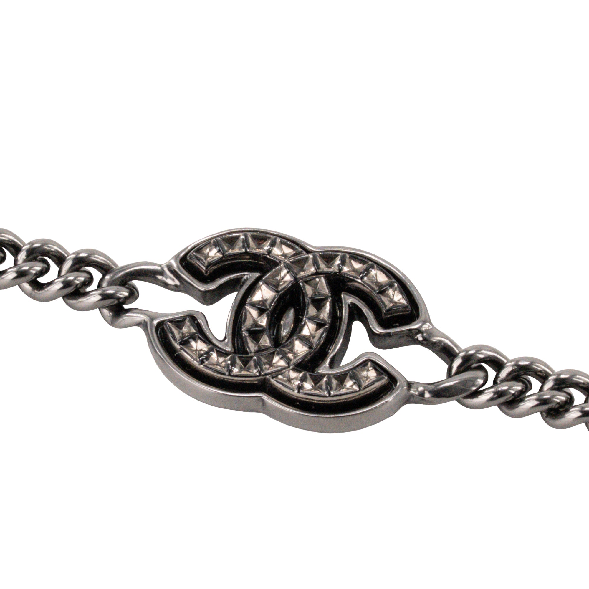 CHANEL - Collier Logo Chanel en métal noir