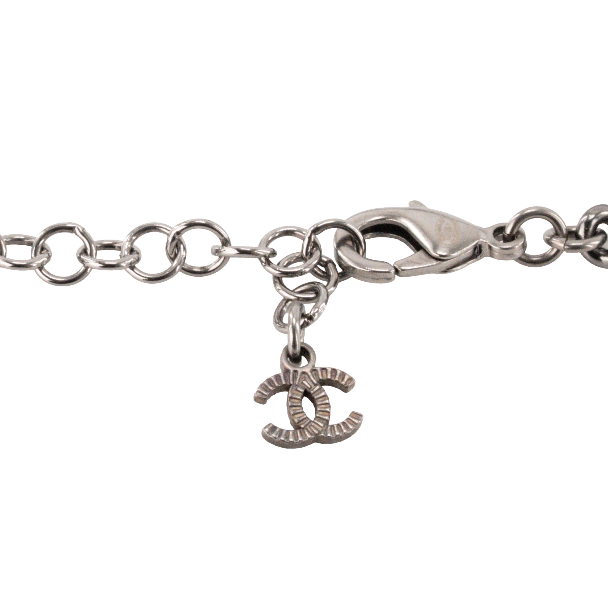 CHANEL - Collier Logo Chanel en métal noir