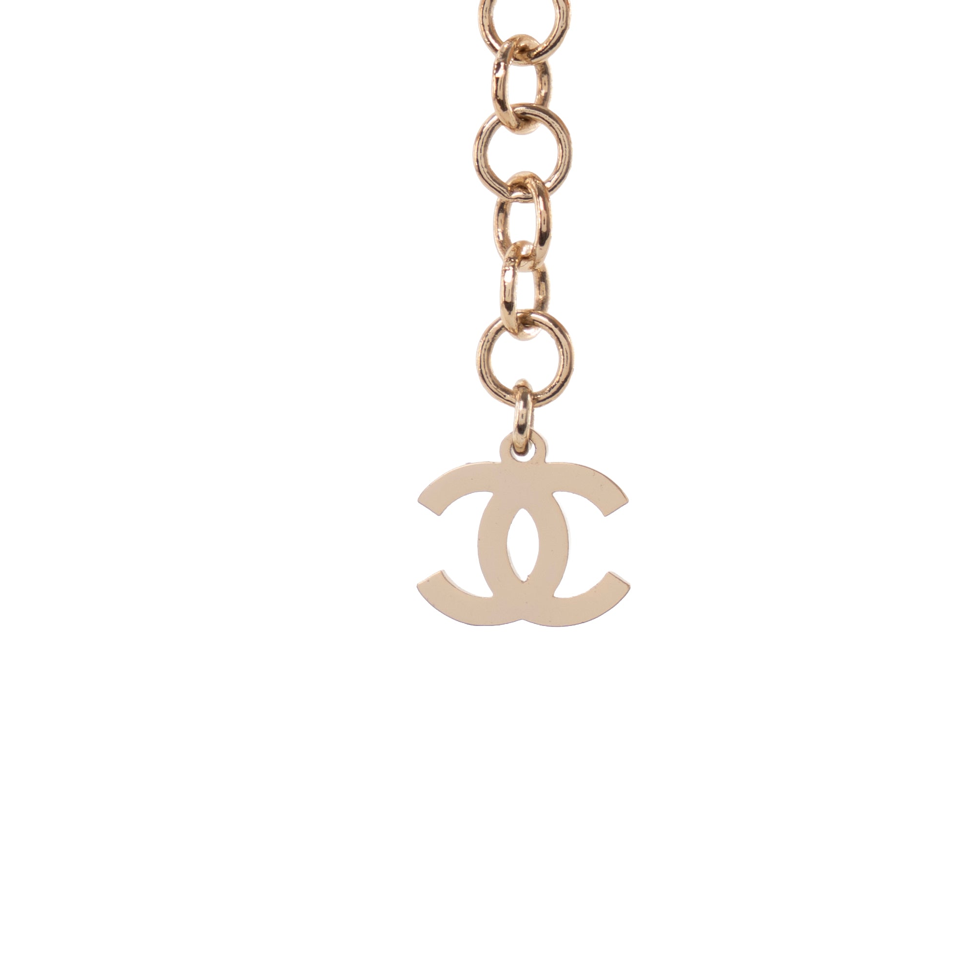 CHANEL - Collier ras du cou multi-rangs Chanel en métal doré orné de strass et perles