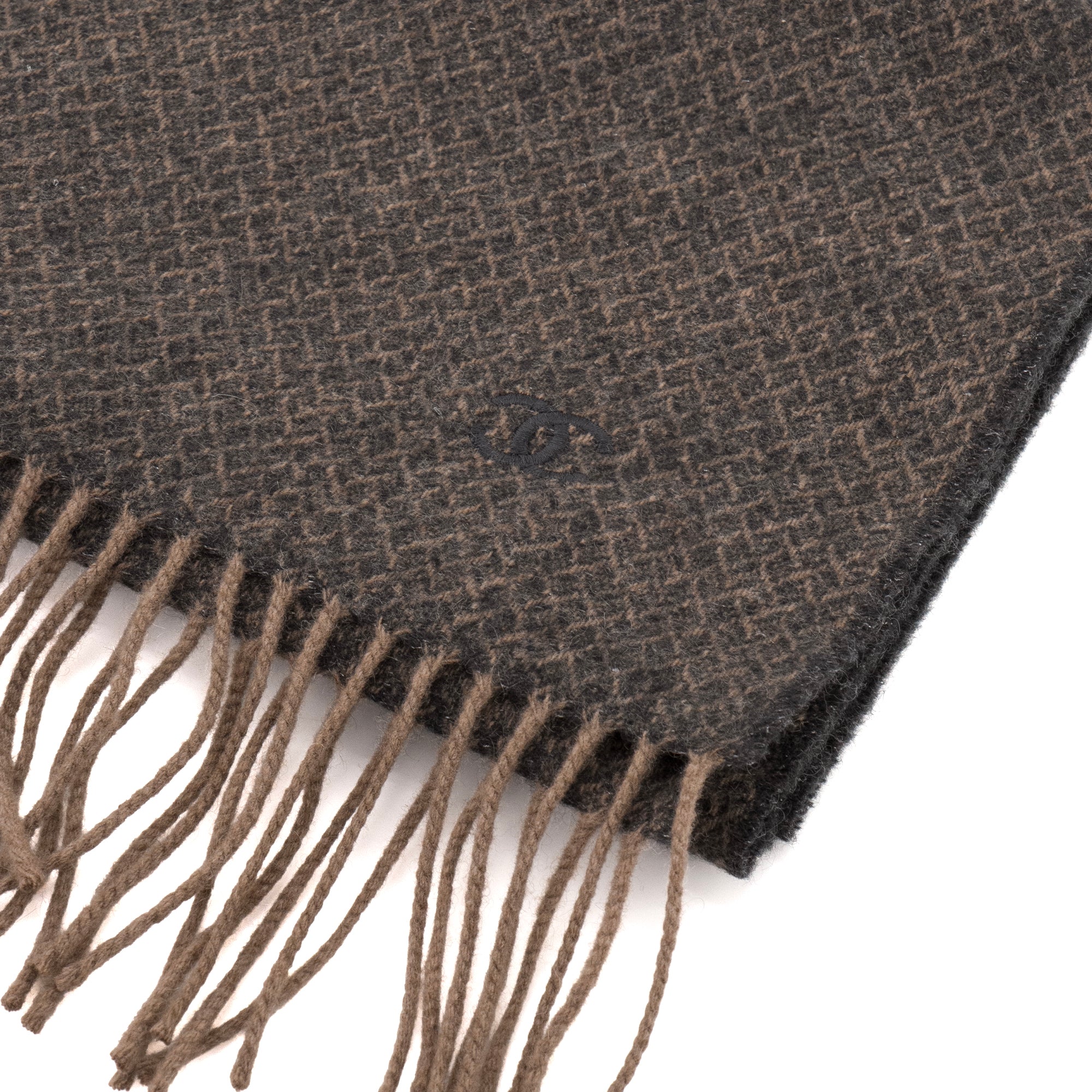 CHANEL - Chanel taupe and black cashmere scarf