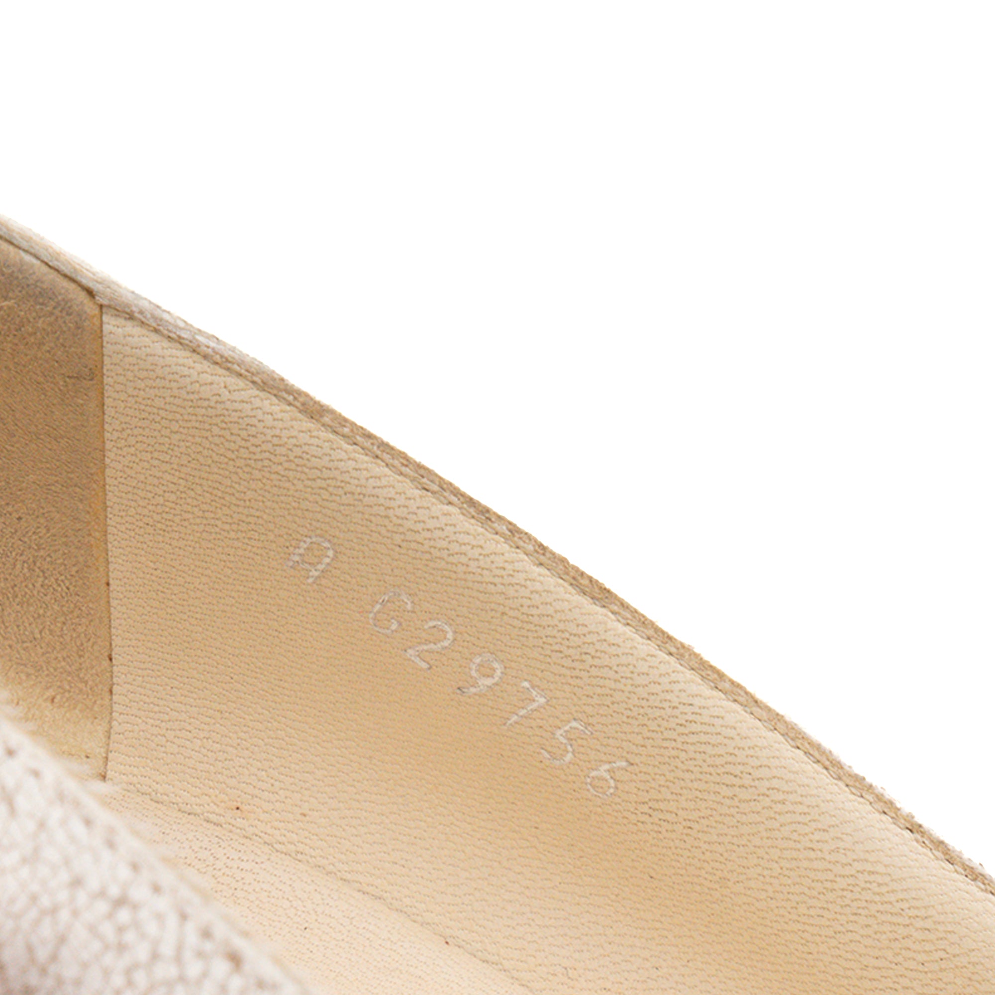 CHANEL - Escarpins Chanel en cuir craquelé blanc (T39)