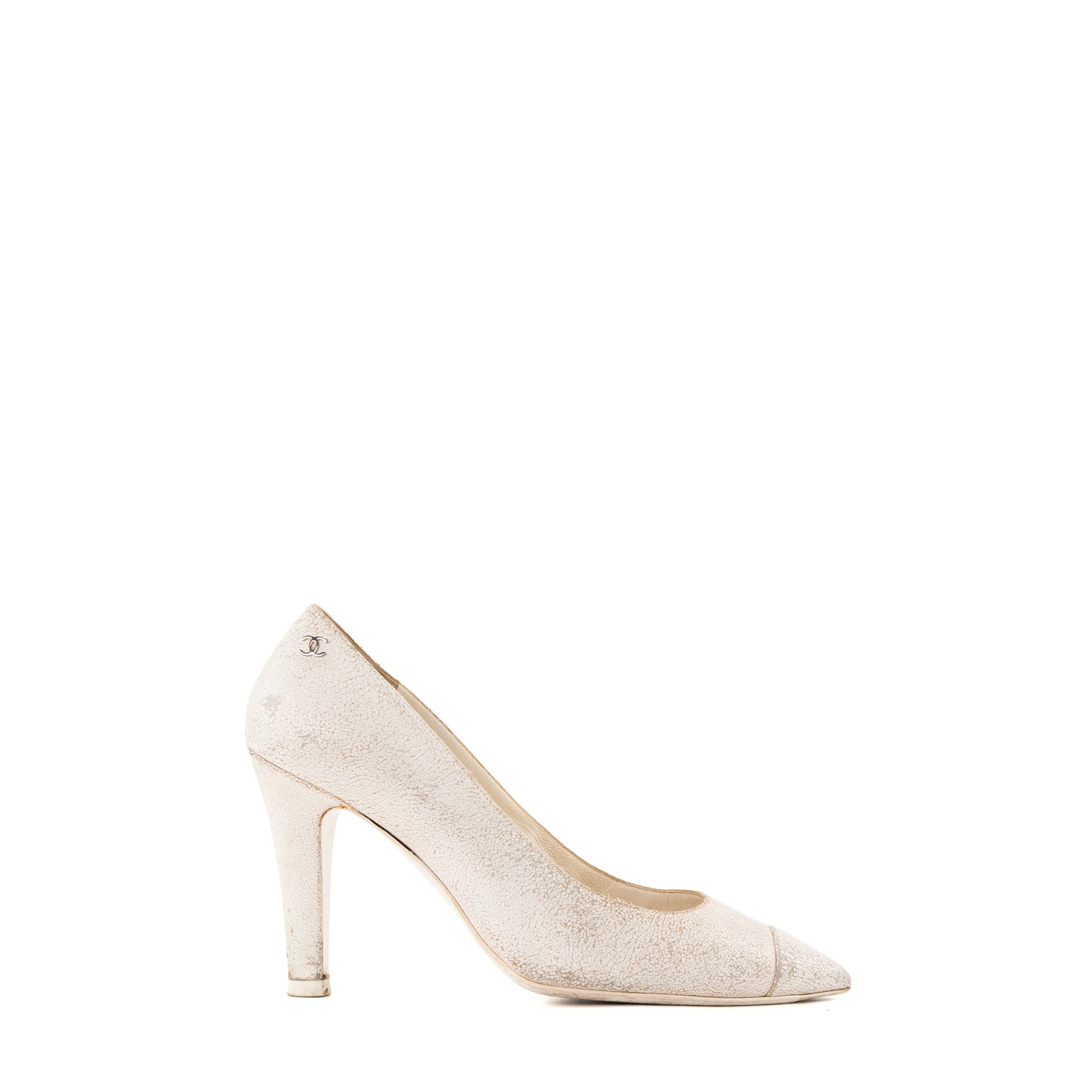CHANEL - Escarpins Chanel en cuir craquelé blanc (T39)