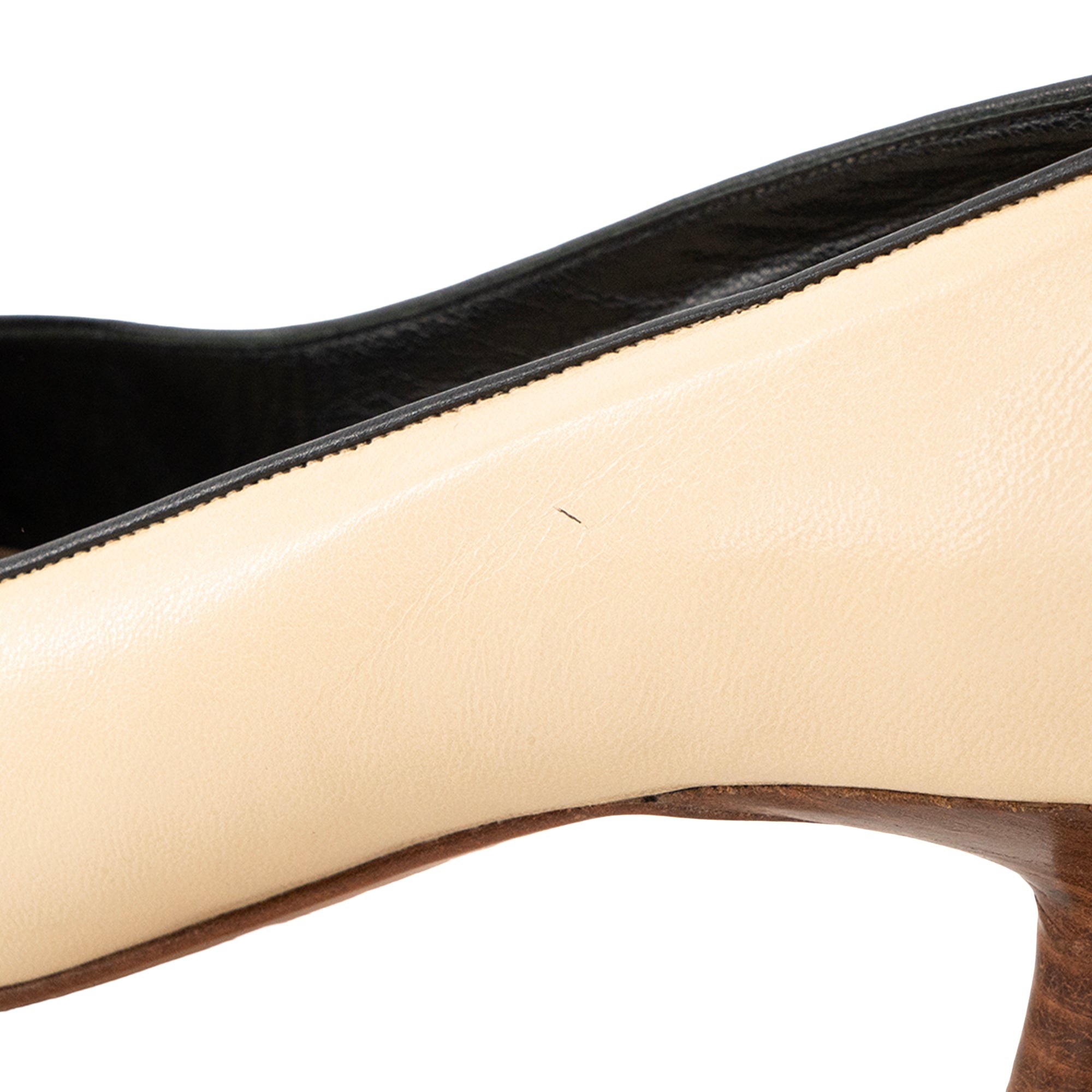 CHANEL - Escarpins Chanel en cuir lisse beige et noir (T37)